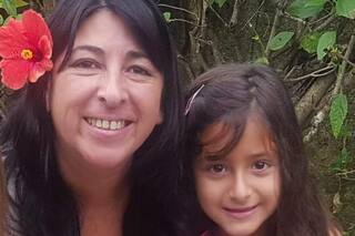 Habló la madre que pidió de rodillas por la vuelta a clases presenciales