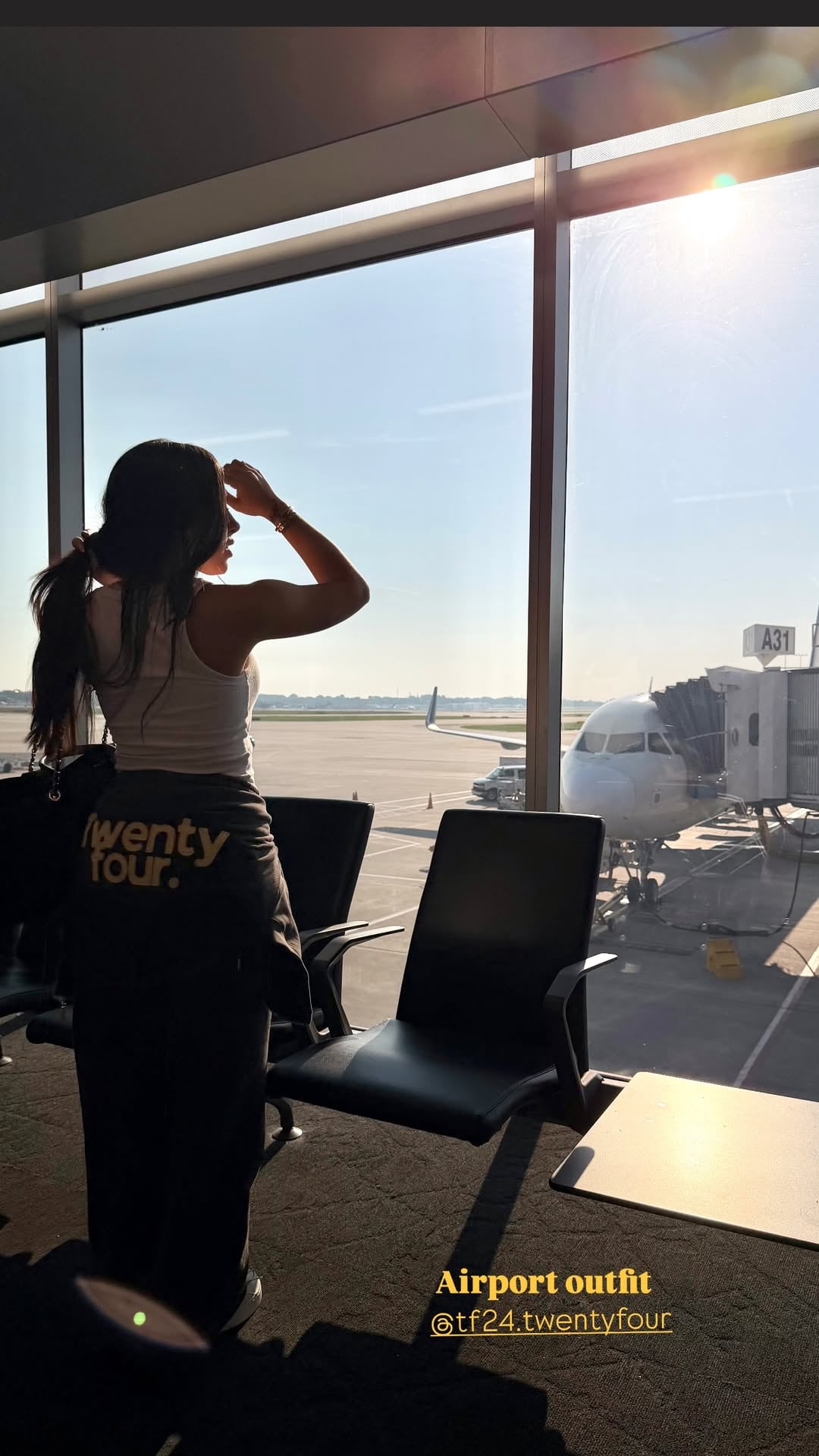 Olivia y Benjamín listos para embarcar hacia los Estados Unidos (Foto: Instagram/@valucervantes)