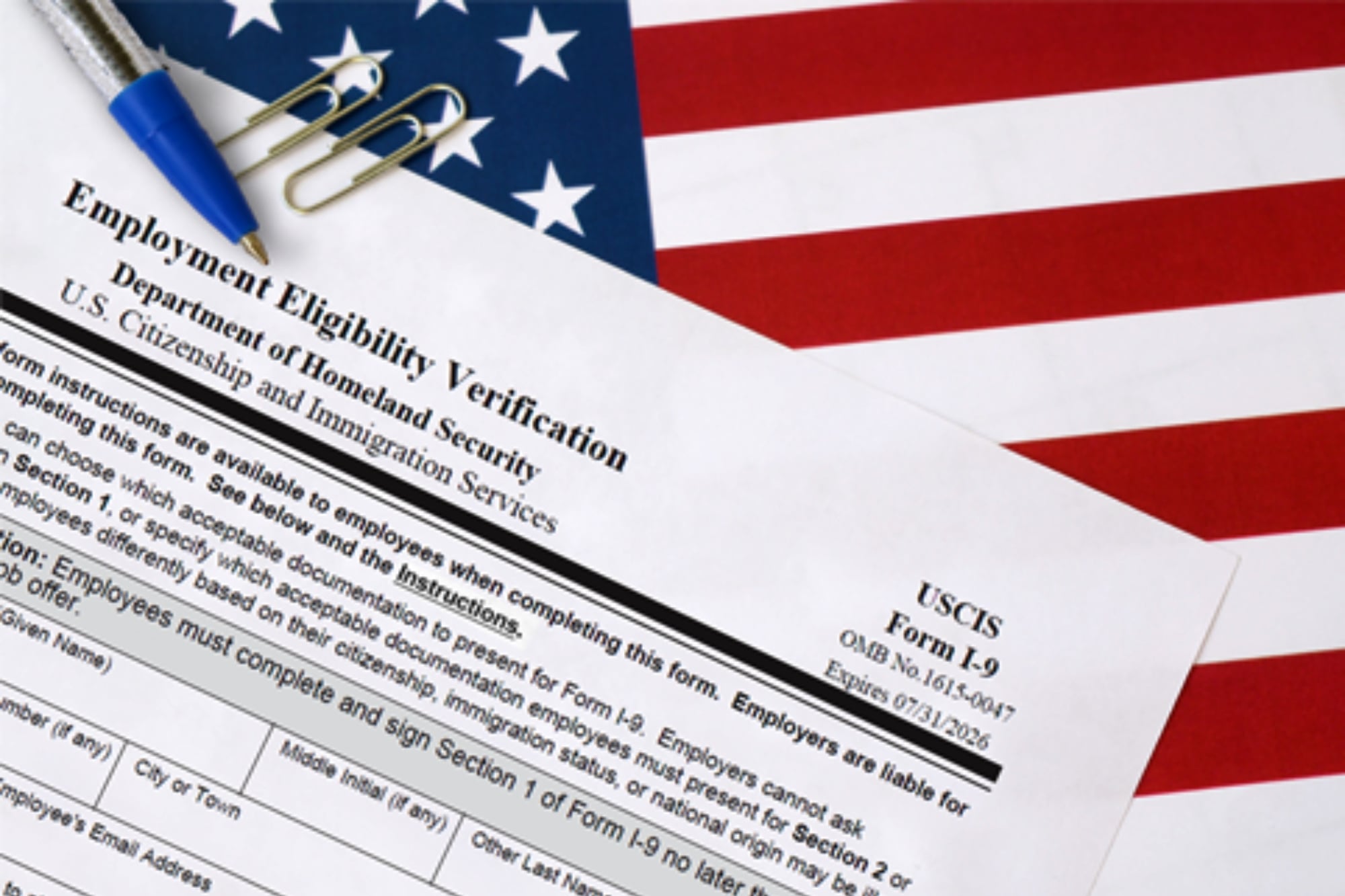 El E-Verify funciona como un complemento del formulario I-9