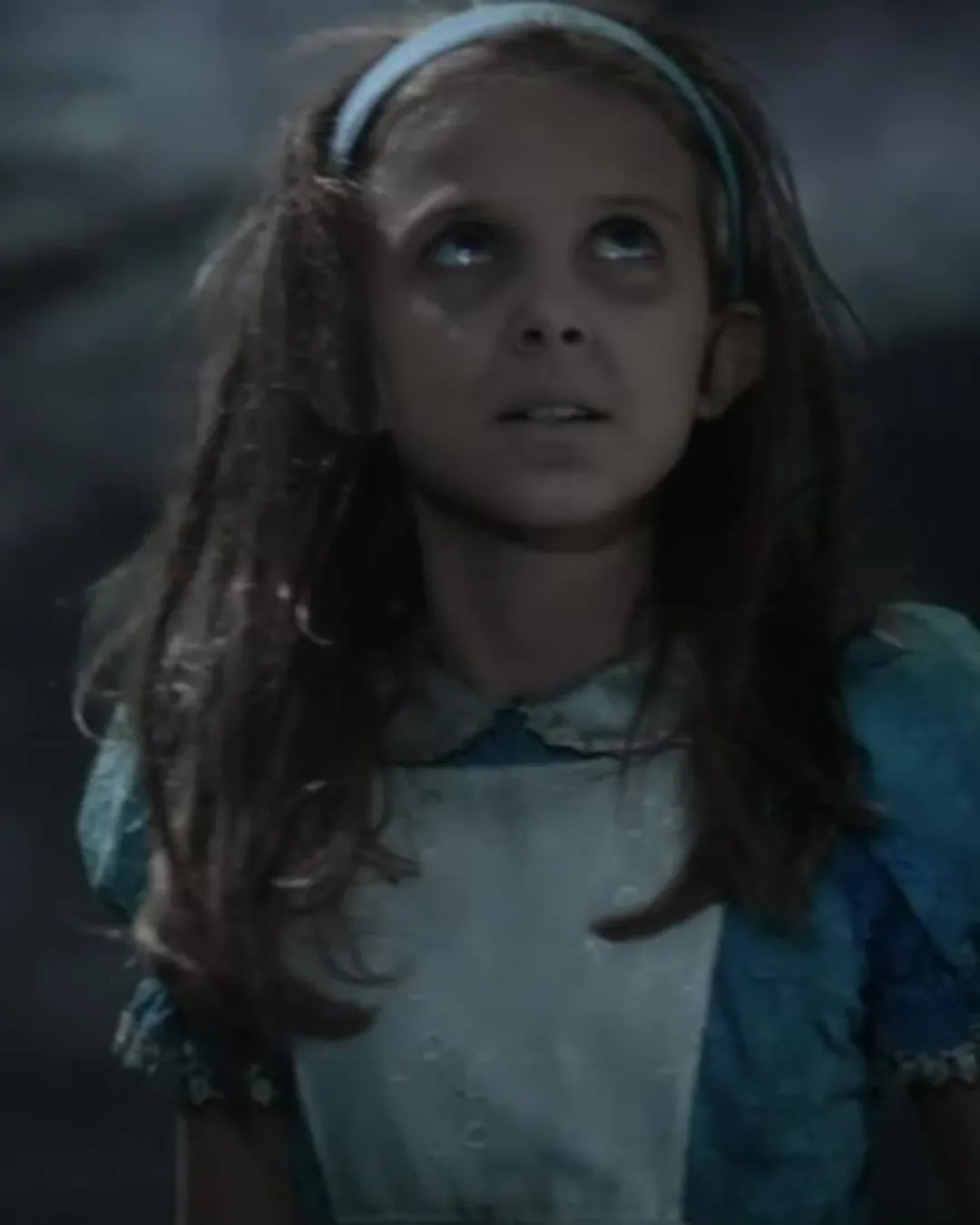 Millie Bobby Brown como Alicia en Érase una vez en el País de las Maravillas (2013)