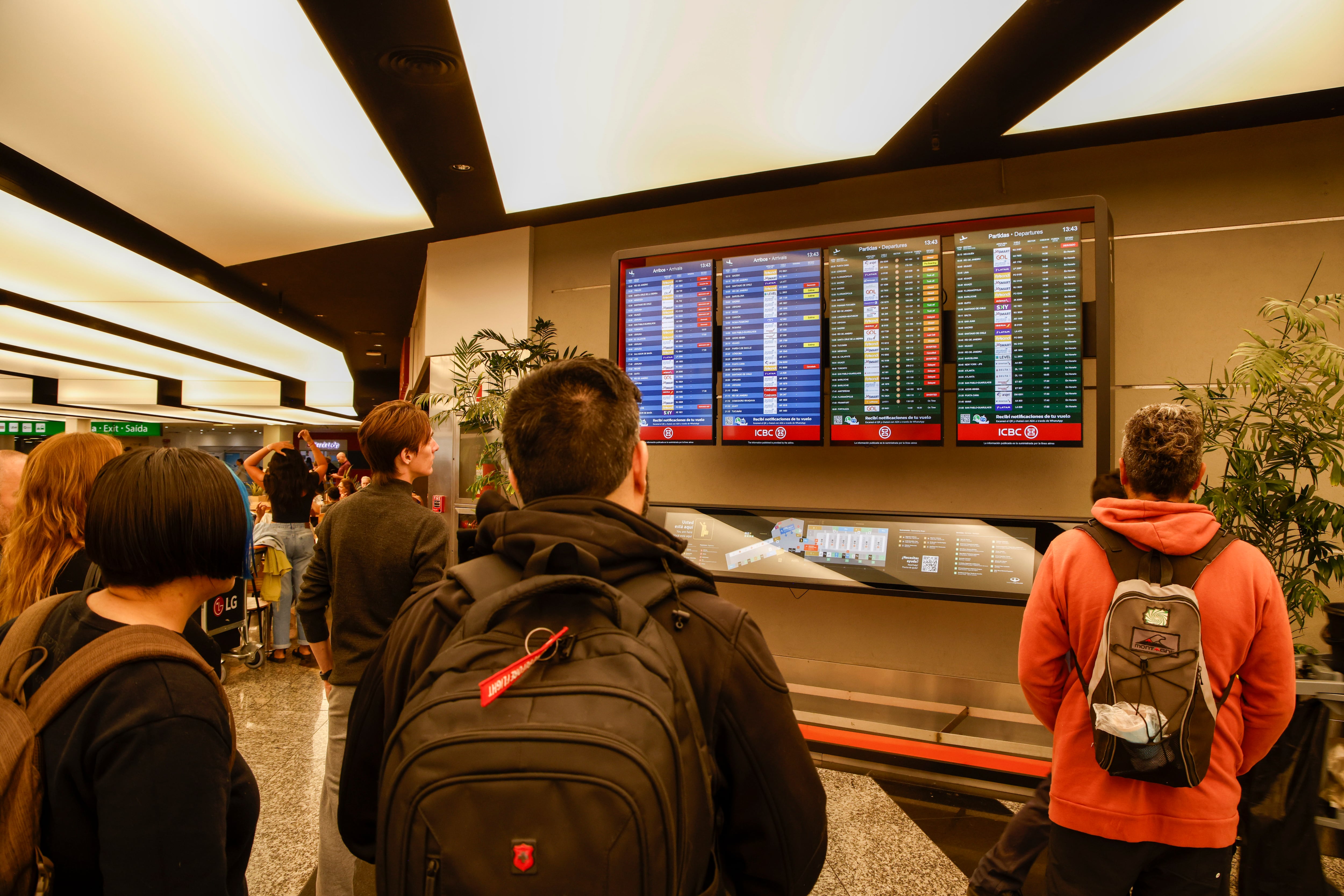 En febrero viajaron 1,6 millones de argentinos al exterior, un 10,7% menos que hace un año