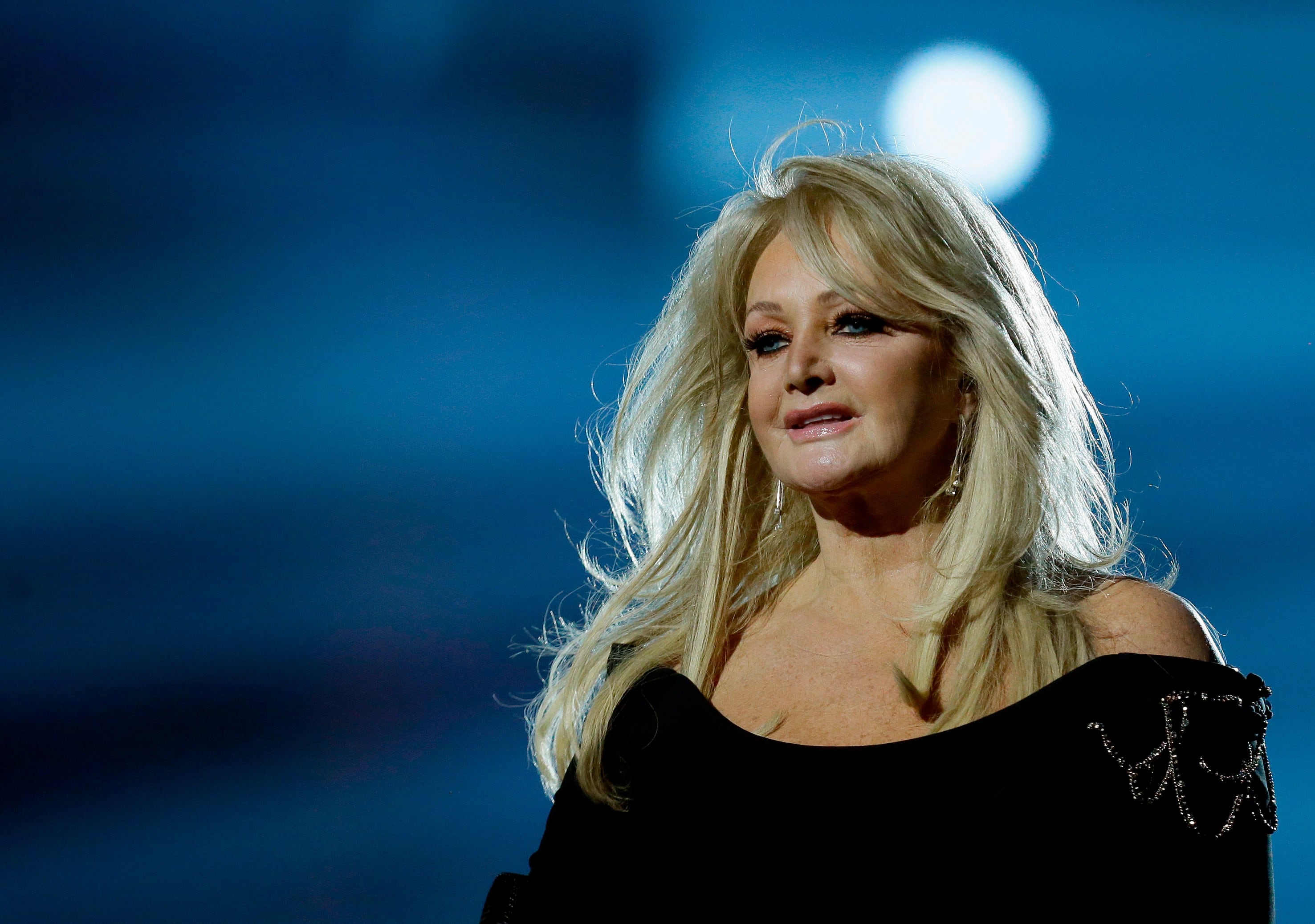 ARCHIVO - La cantante Bonnie Tyler interpreta su canción