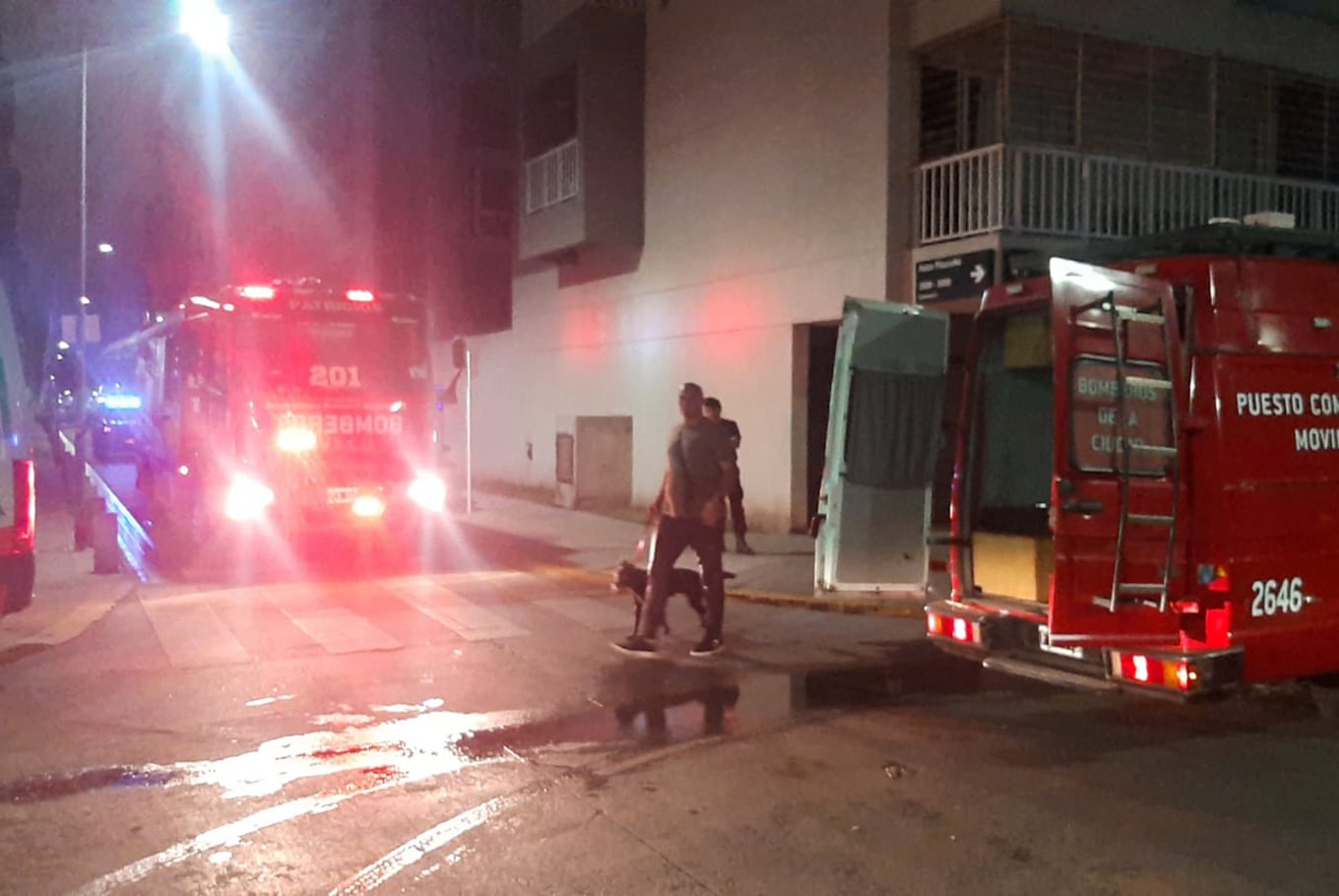 Bomberos de la Ciudad trabajaron en el lugar