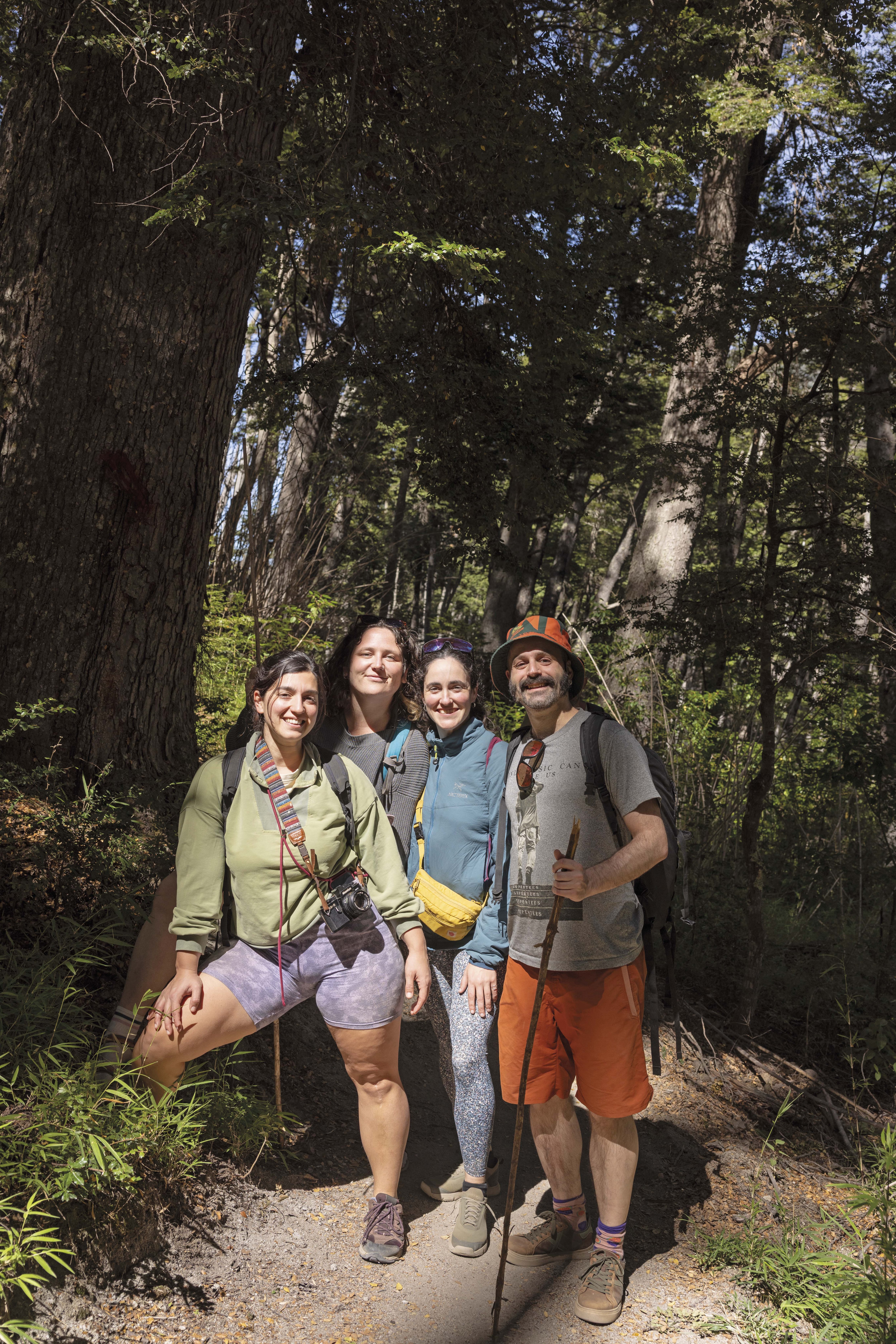 Para los que disfrutan de caminar, el pueblo tiene una variedad de senderos de trekking de variada dificultad a su alrededor.