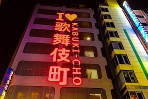 Una noche en la Zona Roja de Tokio: el oscuro mercado del placer en Japón