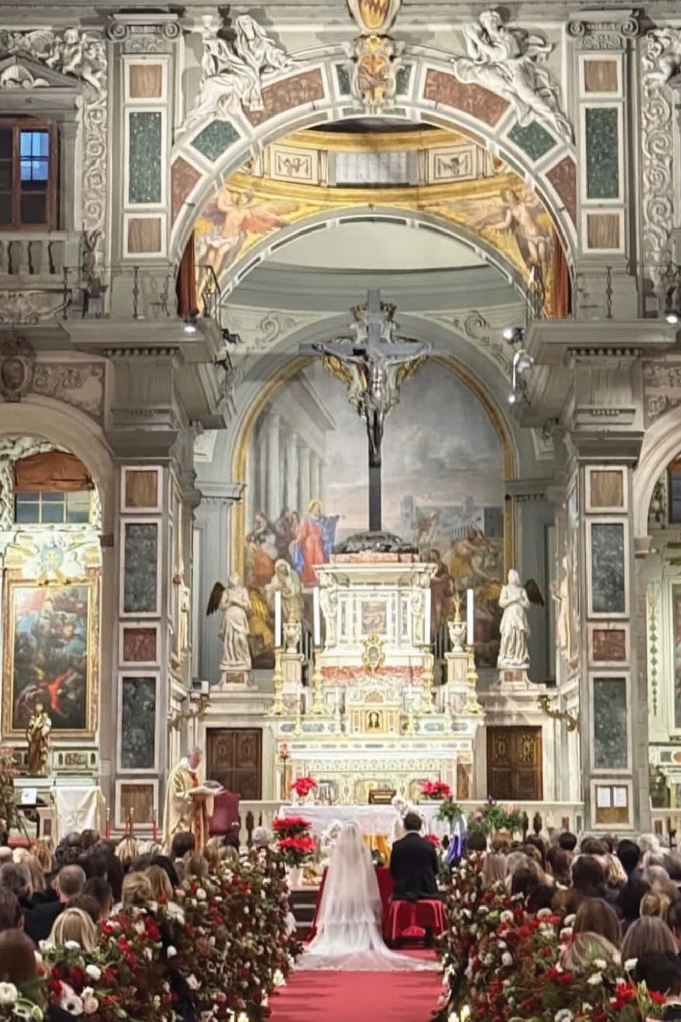 Una imagen de Azzi –como la llaman sus íntimos– y Frankie Lagrange en el altar de la Iglesia de Todos los Santos, en Florencia