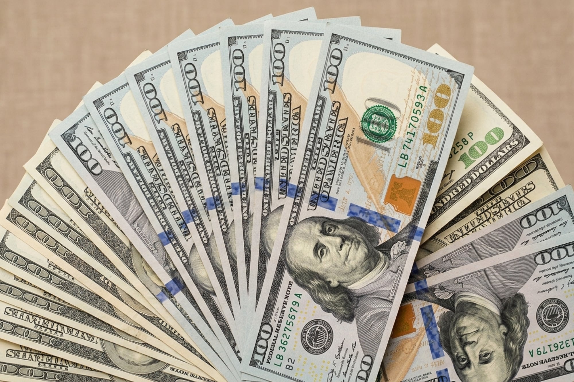 Dólar hoy y dólar blue hoy, precio en vivo: a cuánto cotiza este lunes 13 de abril