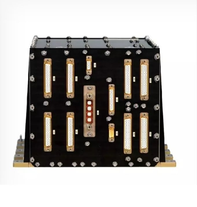 Así se ve la pieza de la empresa Airbus Crisa que aporta tecnología española especializada en el control térmico y la gestión de recursos críticos para la supervivencia en el espacio profundo