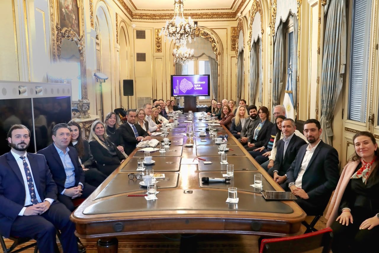 La mesa de dirigentes porteños de LLA que reunió Karina Milei en la Casa Rosada