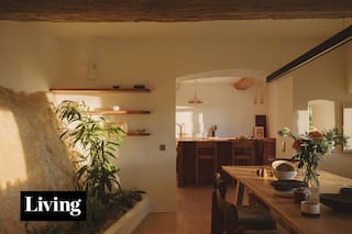 “La piedra es una presencia que remite al arraigo y a la historia de esta casa en el lugar”