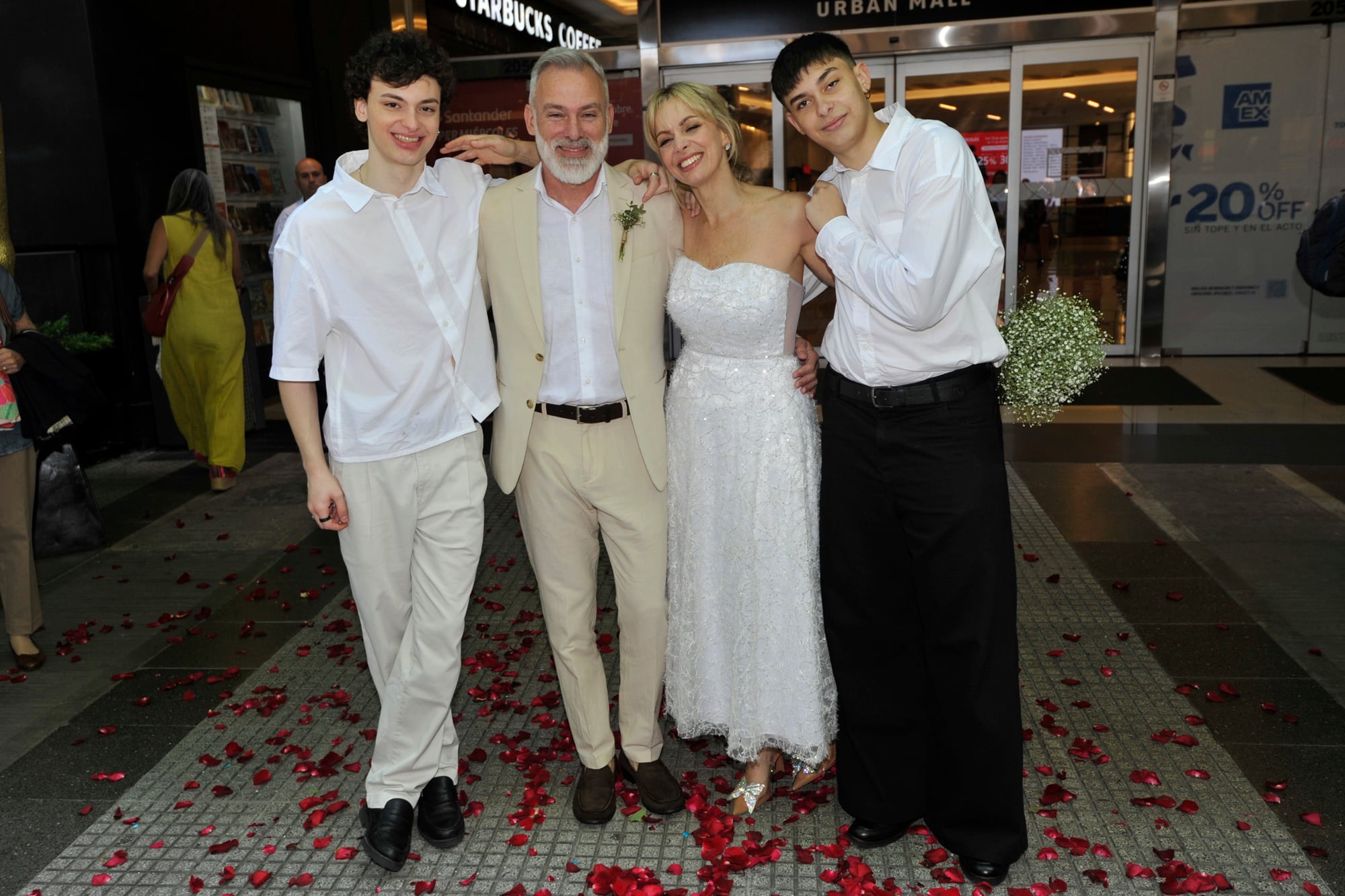 Caramelito y Damián Giorgiutti junto a sus hijos, Lorenzo y Benito. La pareja se casó en noviembre de 2024 después de atravesar una separación de un año