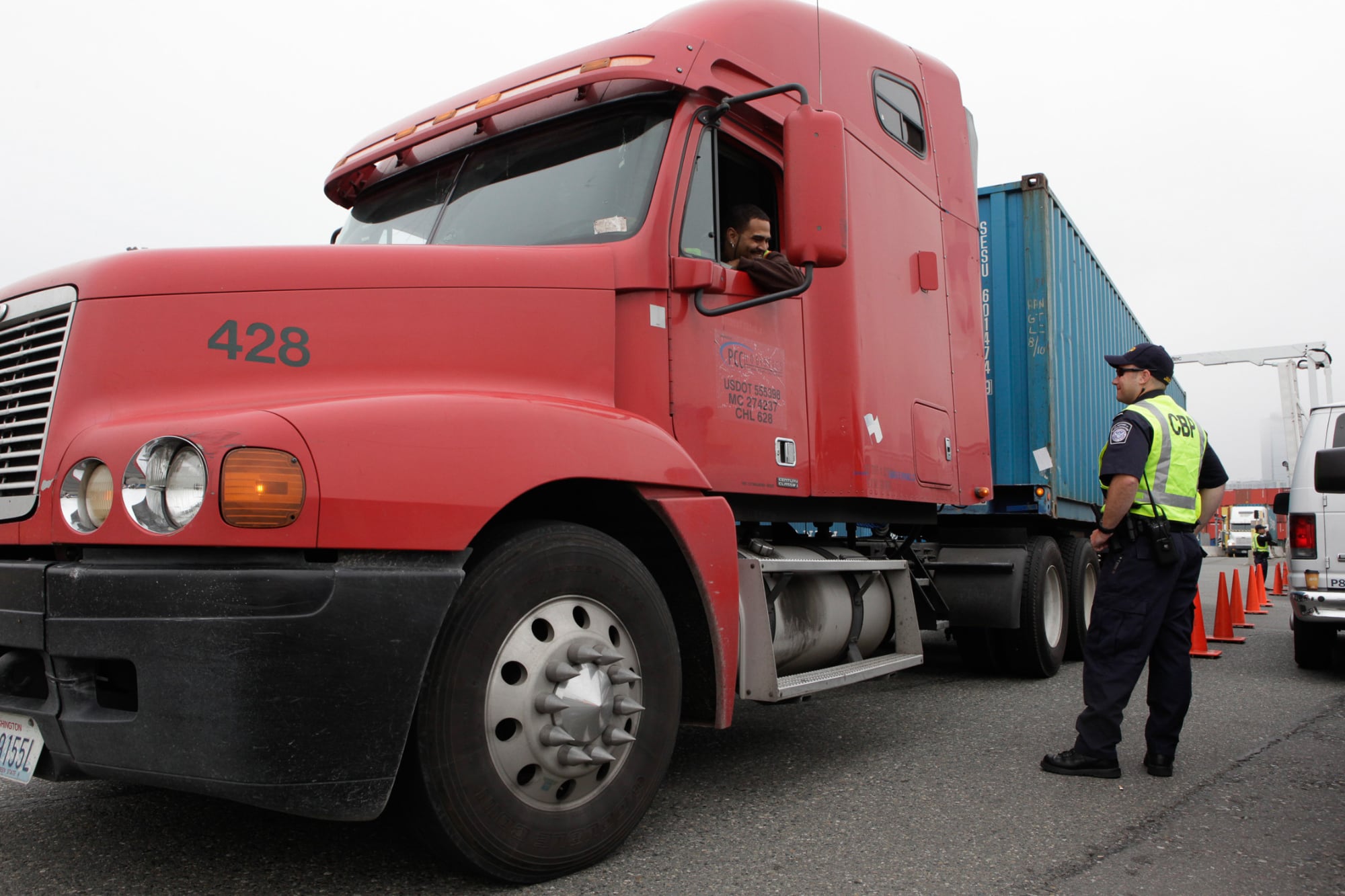 Operación Checkmate: cómo fue el operativo migratorio de la CBP que detuvo a 36 camioneros en Arizona Las acciones de control se enfocaron en conductores de vehículos pesados y permitieron identificar a 36 camioneros durante el desarrollo de la operación