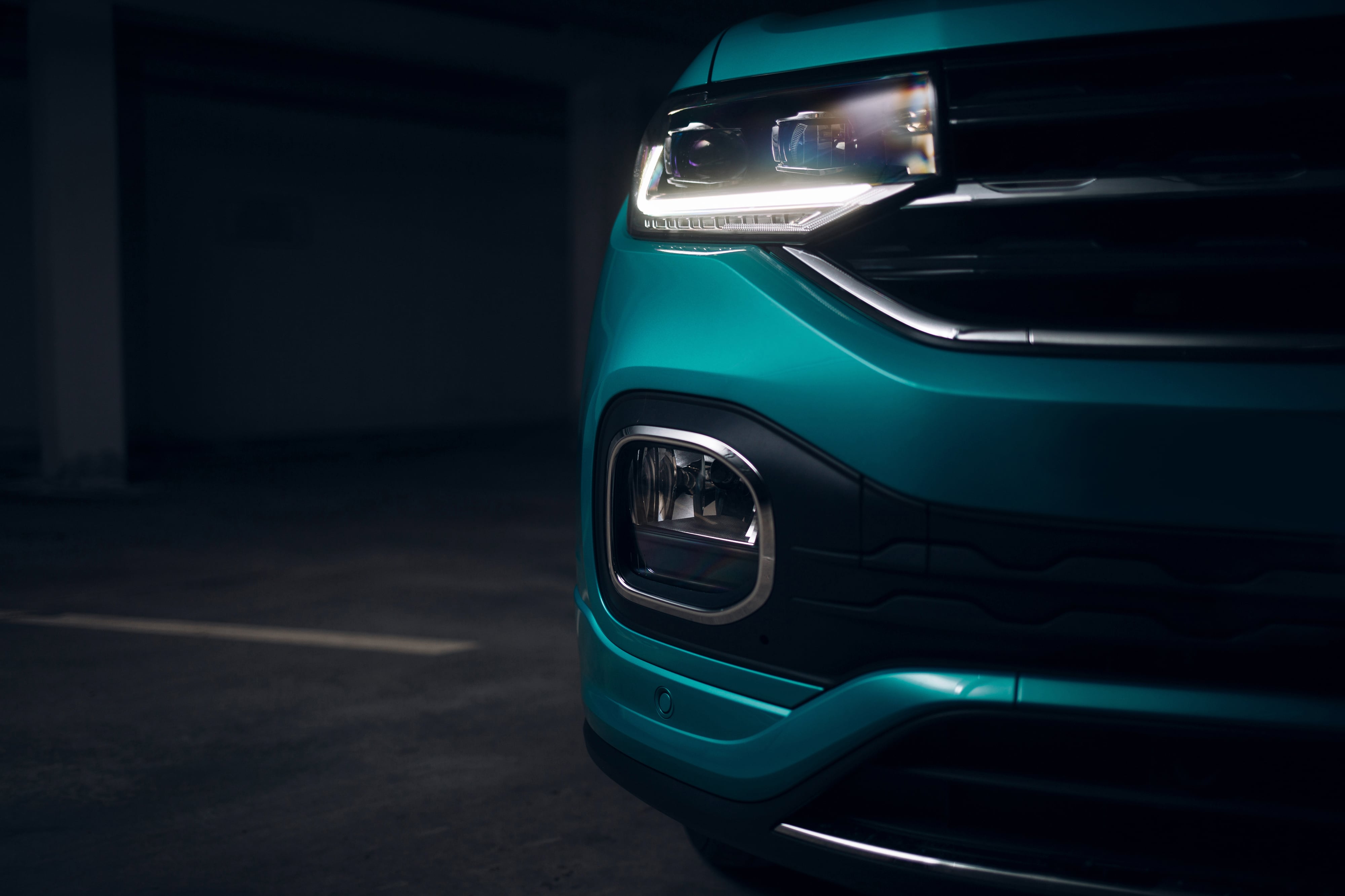 Se revisan luces delanteras, traseras, de posición y altas