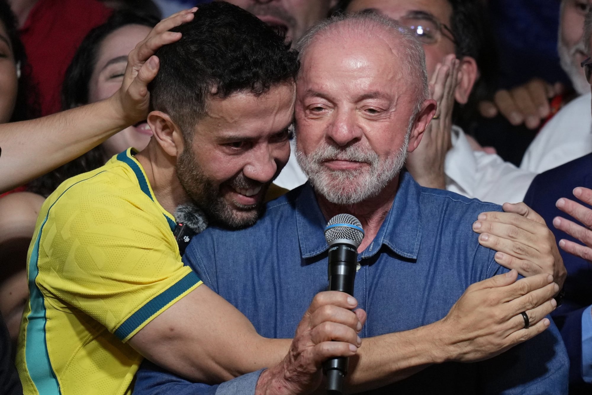 Lula habla sus seguidores tras ganar las elecciones