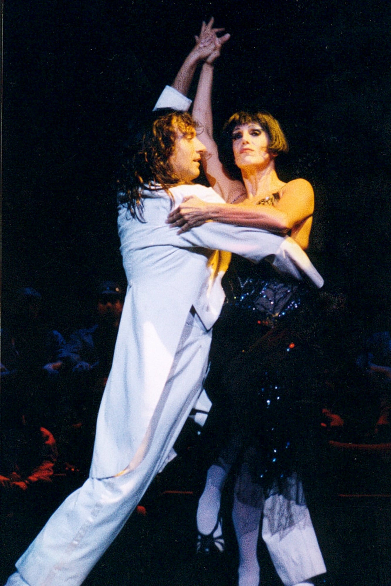 El beso de la mujer araña llegó a la cartelera porteña en el Teatro Regina, en 1983; años más tarde, Valeria Lynch y Aníbal Silveyra la repusieron, en el Lola Membrives