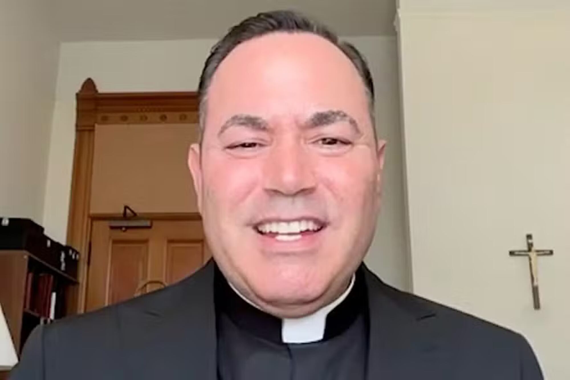 Scott-Vincent Borba dejó el lujo para dedicarse a la fe cristiana
