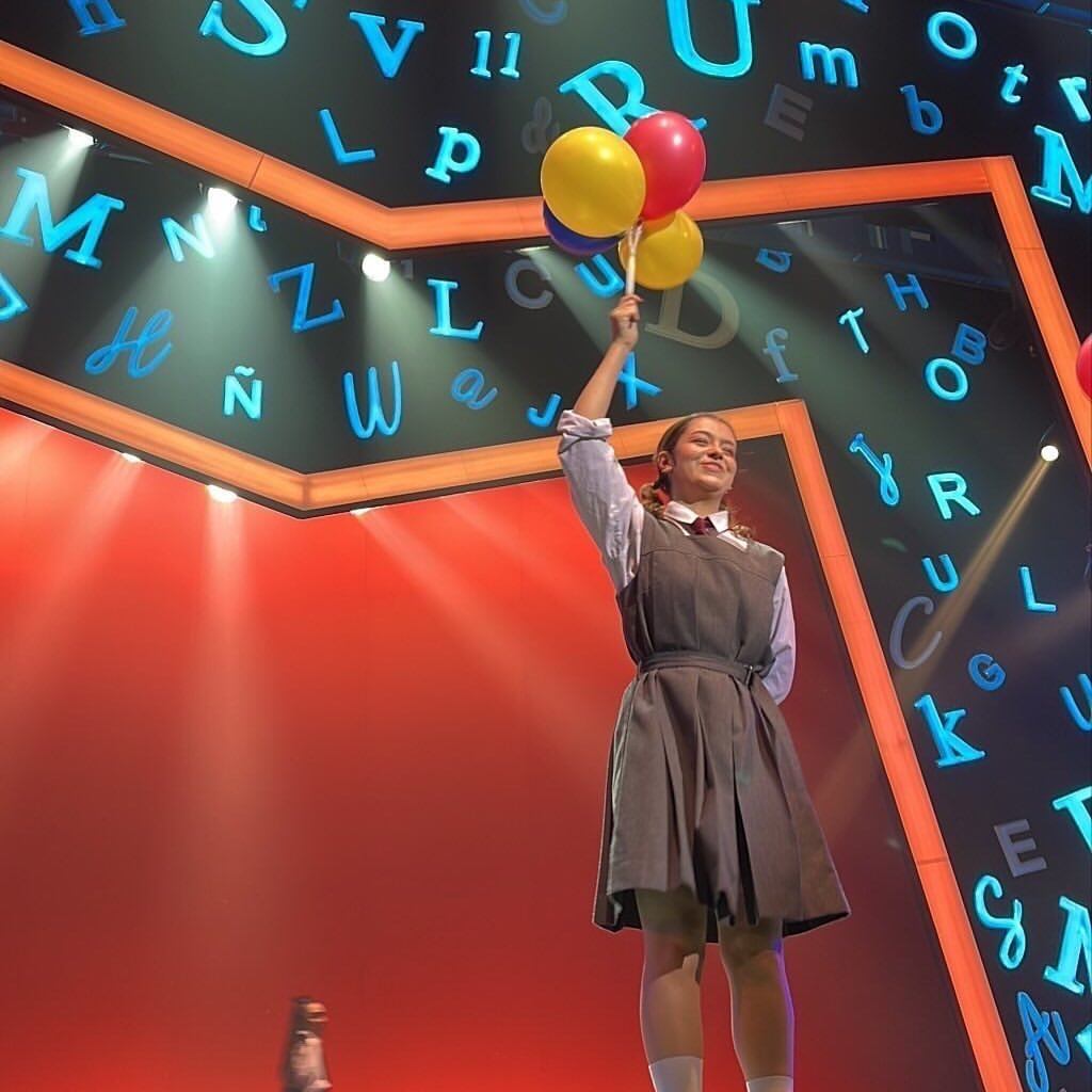 En 2023 Bianca Aristarán debutó en teatro como parte del ensamble de Matilda, el musical (Instagram @bianaristaran)