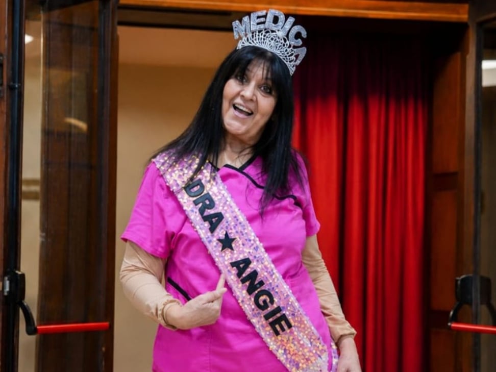 Tiene 65 años y se recibió de médica tras superar tres cánceres: “Nunca pensé en abandonar; sentía más cerca lo que realmente soñaba”