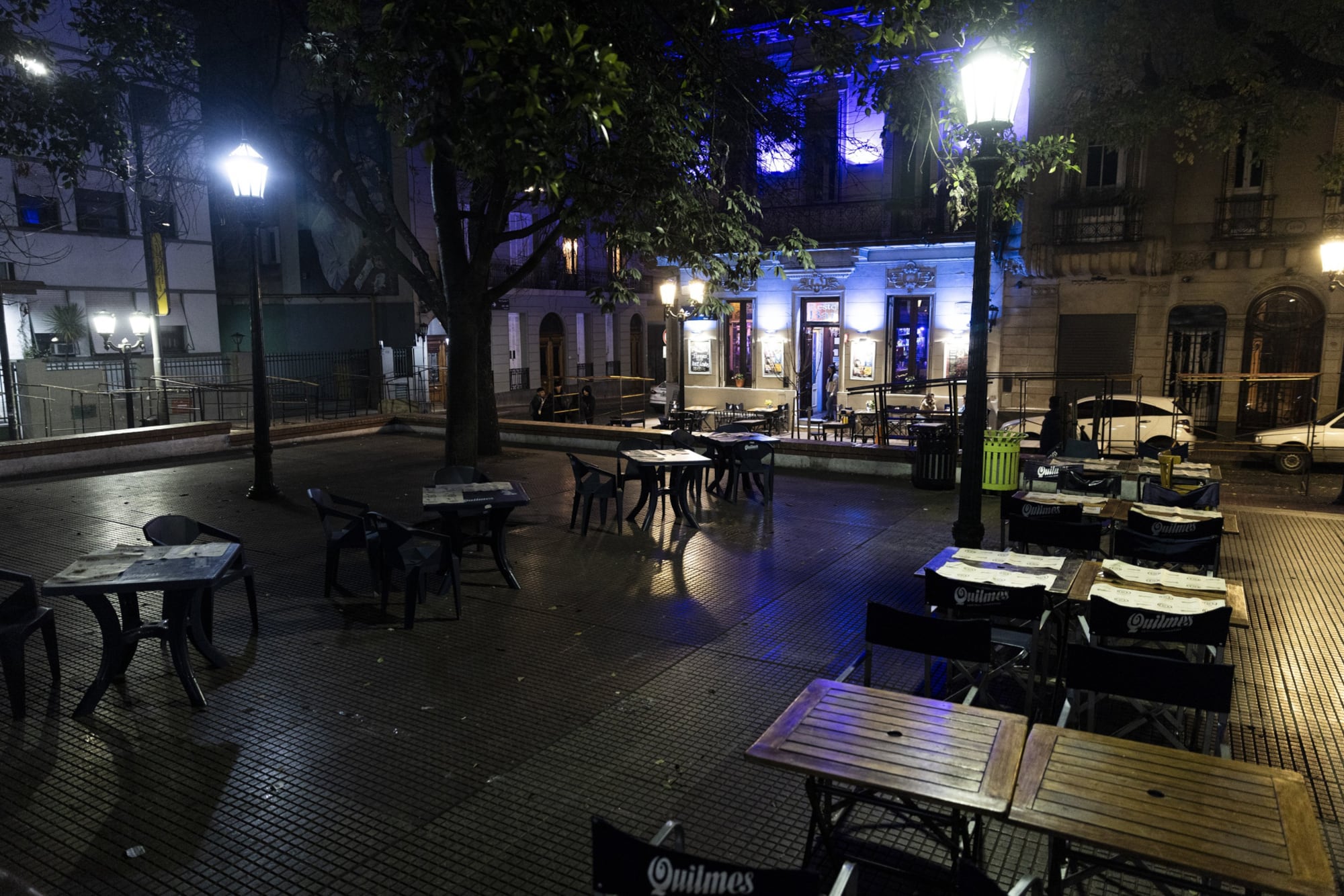 Sábado a la noche en plaza Dorrego y un paisaje inimaginable años atrás