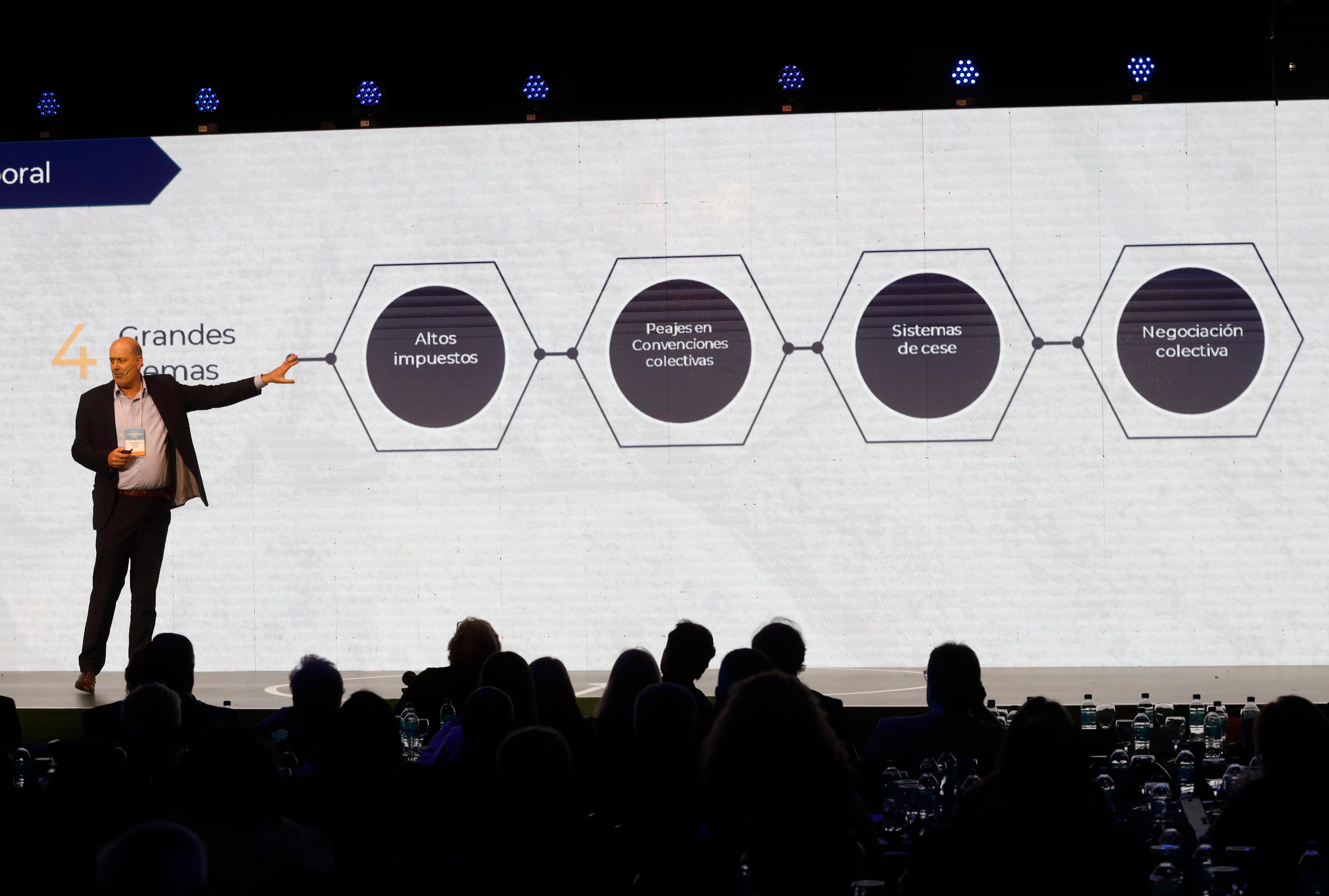 El Gobierno prepara un nuevo achique del Estado: buscan reducir el 10% del personal