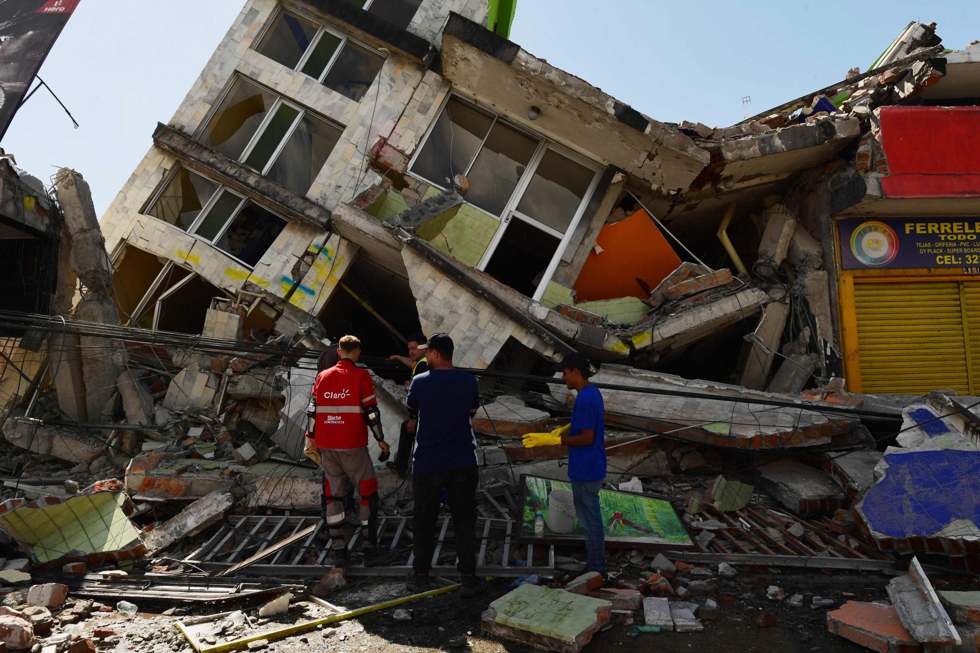 El devastador terremoto que sacudió ayer a Colombia (Photo by Jaime SALDARRIAGA / AFP)