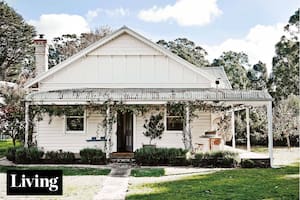 Con solo tres colores, una interiorista le dio elegancia natural a su refugio de campo.