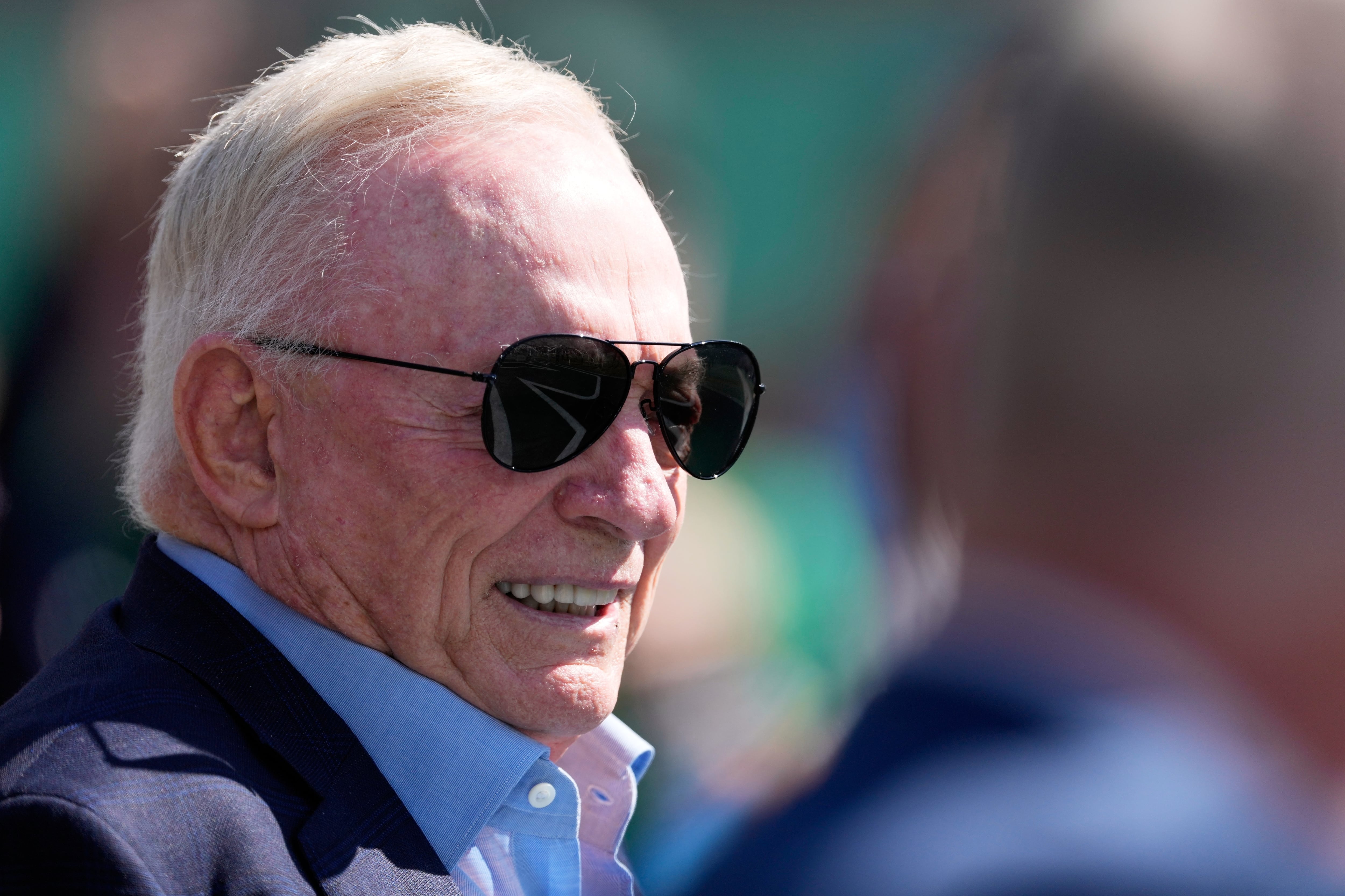 Mundial 2026: miles de argentinos desafiaron el calor con otro banderazo en Dallas 9 Jerry Jones amasó su fortuna de 20.000 millones de dólares gracias al negocio petrolero. Es también propietario de los Cowboys de Dallas