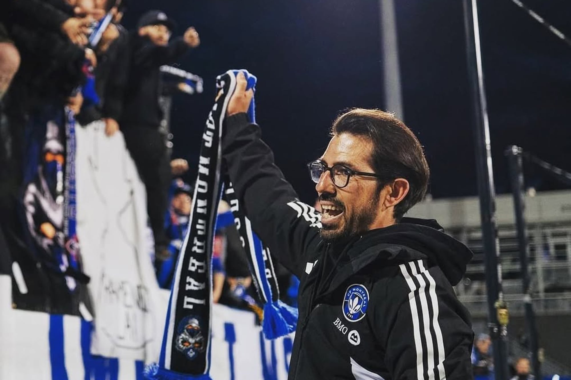 Hernán Losada, el técnico argentino que habla seis idiomas y es sensación con 11 victorias en serie