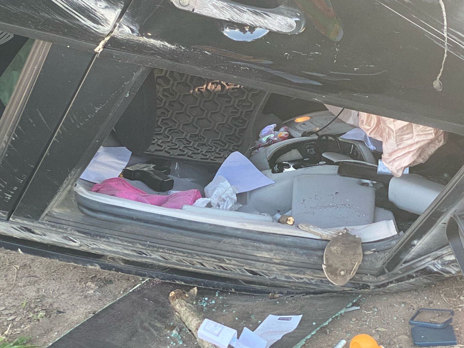 Los delincuentes perdieron el control y volcaron en Malvinas Argentinas tras robar un auto.