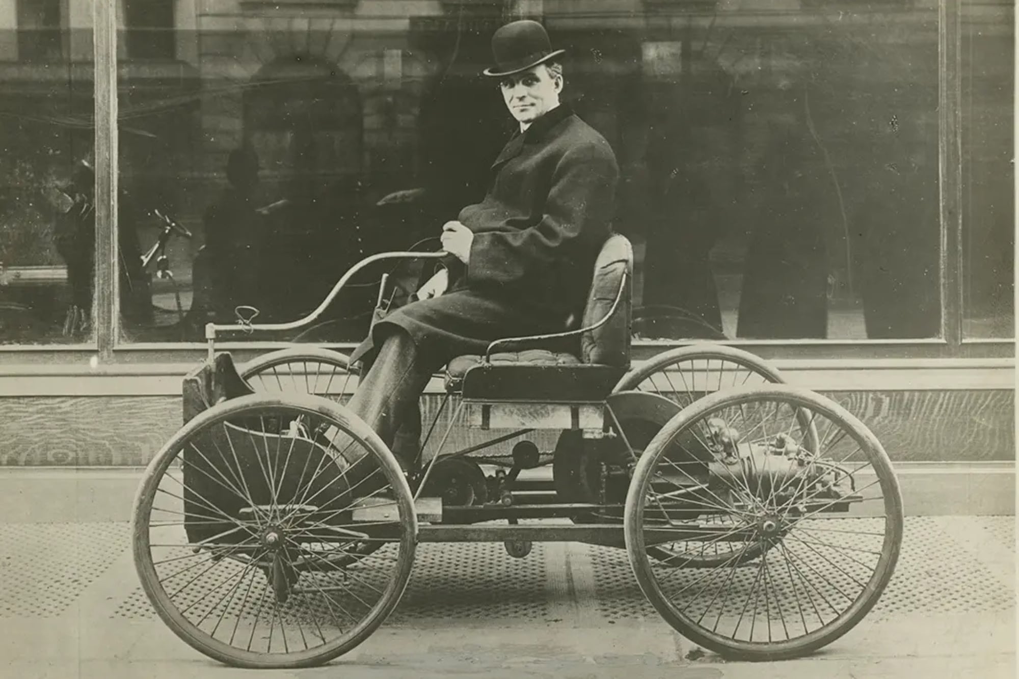 Henry Ford, magnate de autos: “Fue la vida en la granja lo que me impulsó a idear mejores medios de transporte” 7 Ford desde joven mostró interés por la mecánica y comenzó a trabajar en talleres durante la adolescencia