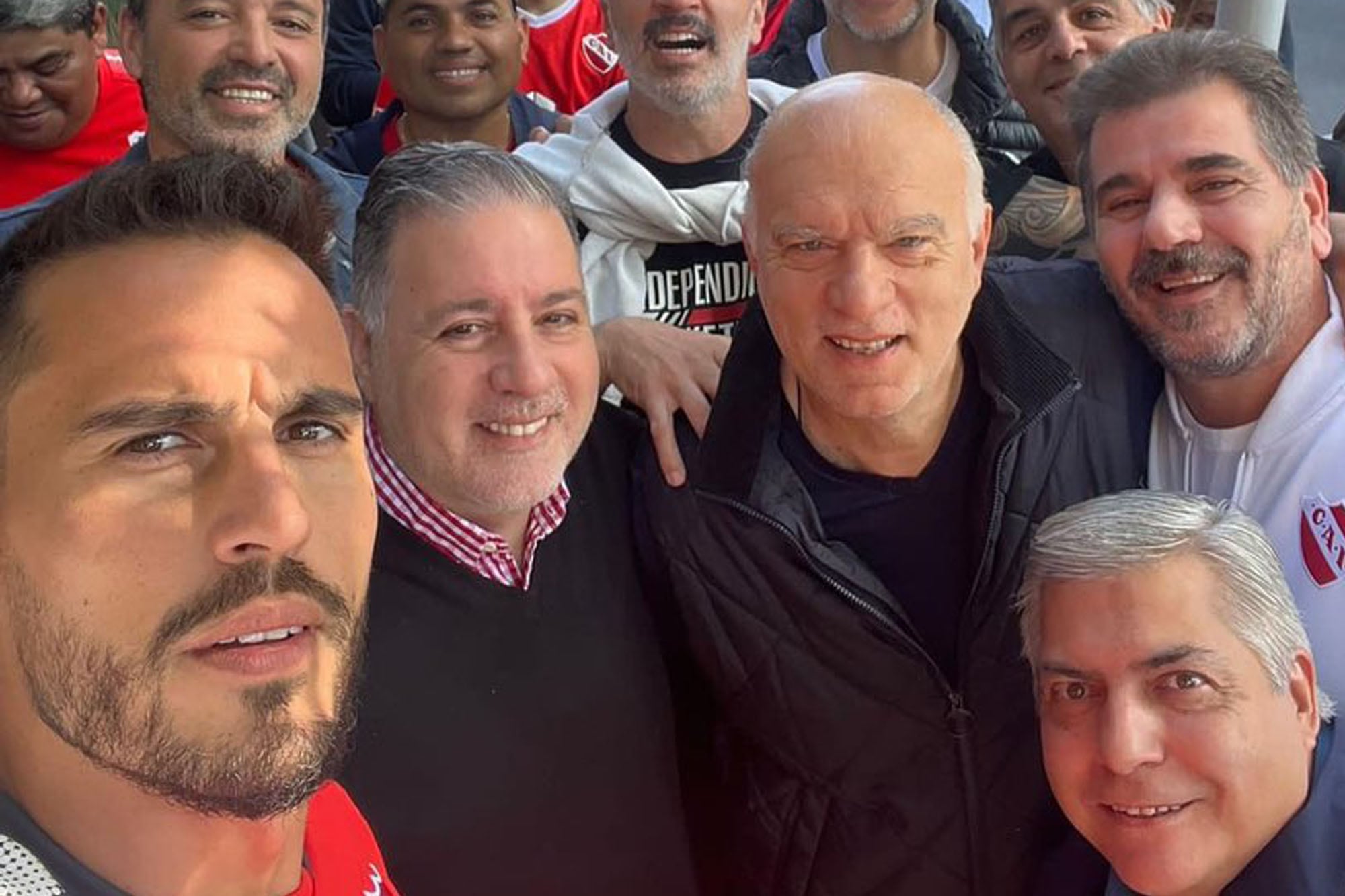 Juan Marconi, Fabián Doman, Néstor Grindetti, Cristian Ritondo y Ricardo Cirielli, en primer plano; detrás, Daniel Seoane y Carlos Montaña, entre otros