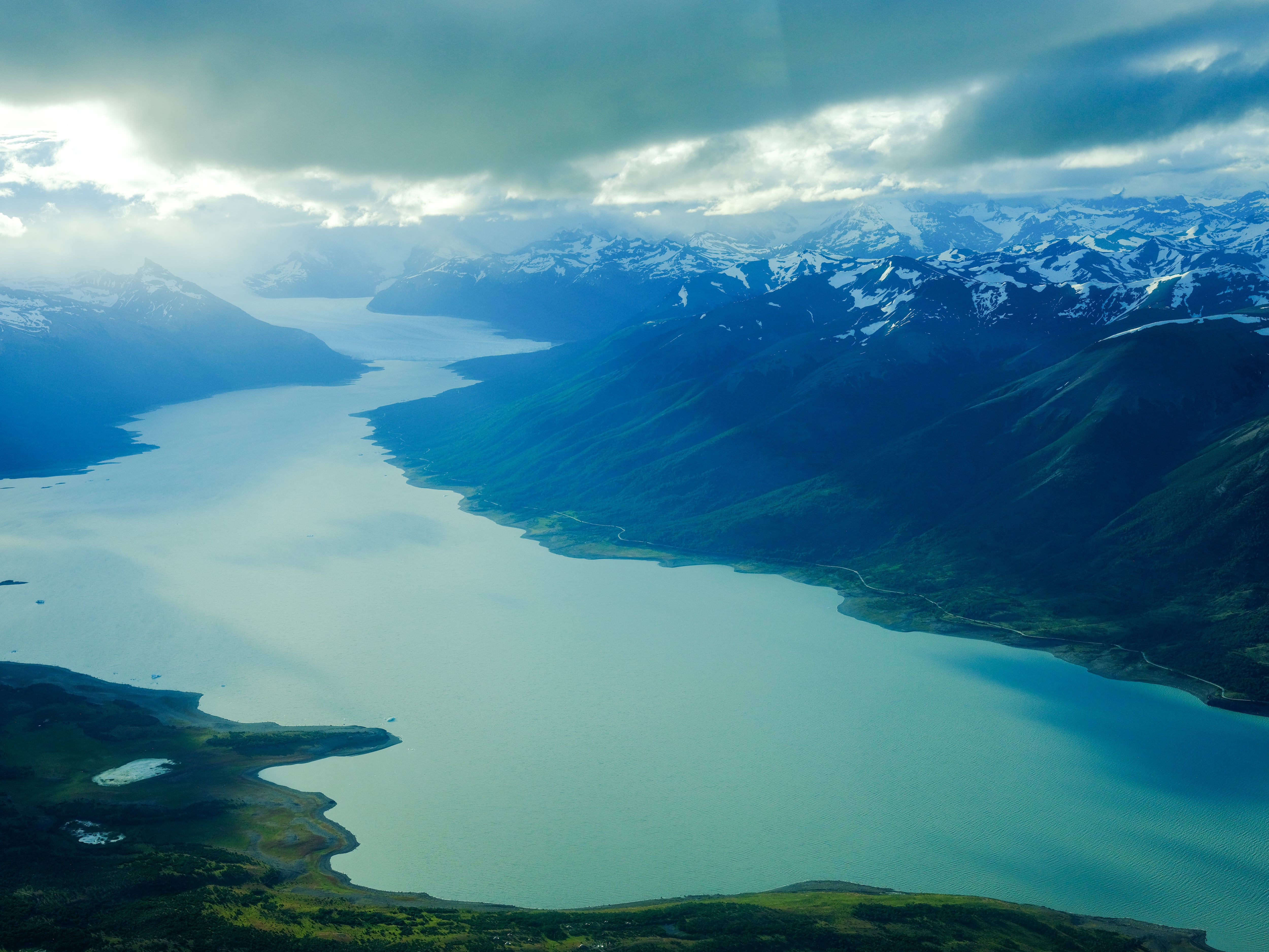 Una experiencia inédita. Sobrevuelo por glaciares, lagos y montañas de la Patagonia
