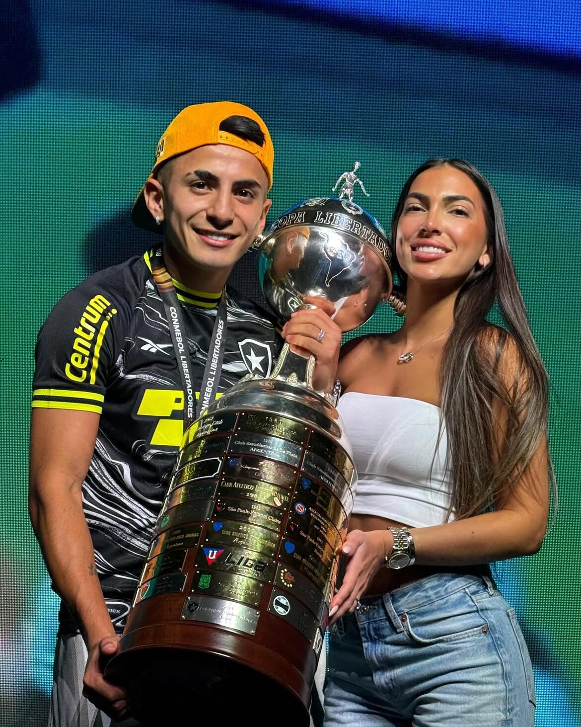 Antonella junto a Thiago Almada cuando ganó la Copa Libertadores en 2024 con Botafogo