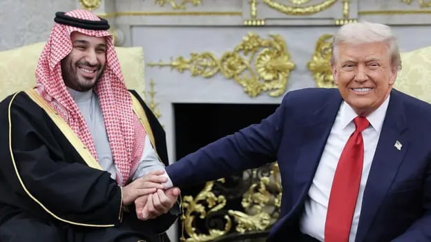 El príncipe saudita Mohammed bin Salman, en la Casa Blanca junto con el presidente norteamericano, Donald Trump.