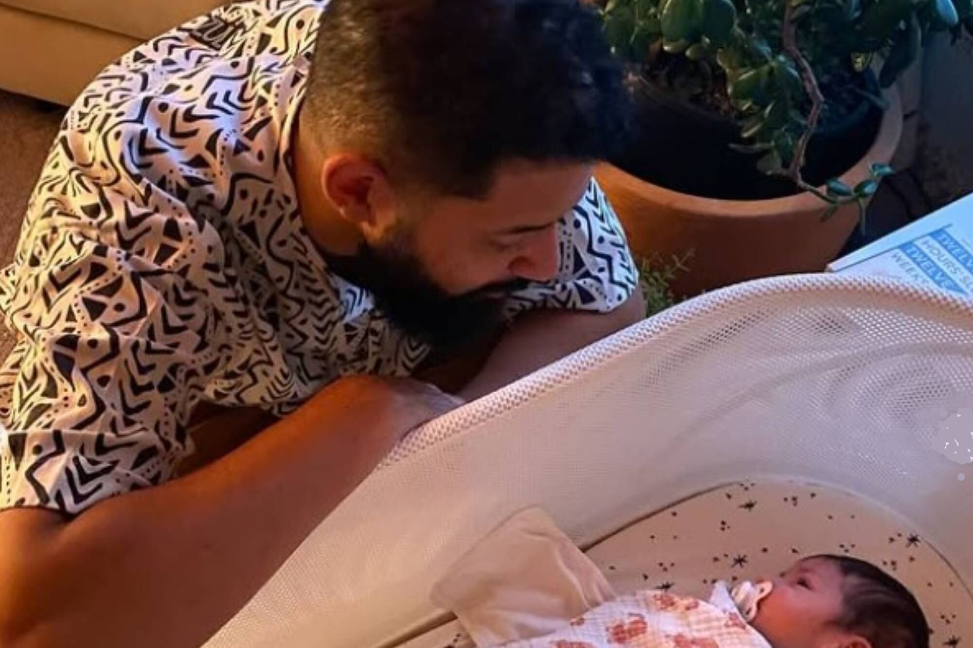 Su primer hijo cambió su perspectiva y decidieron quedarse cerca de sus familias
