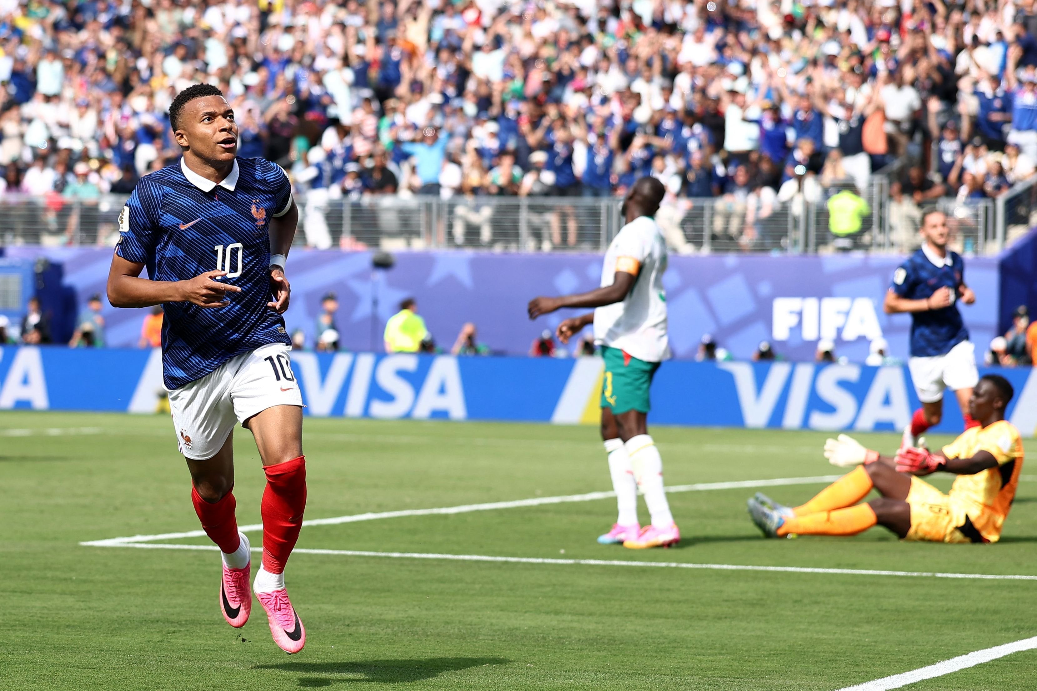 Kylian Mbappé abrió el partido para Francia y anotó el 1-0