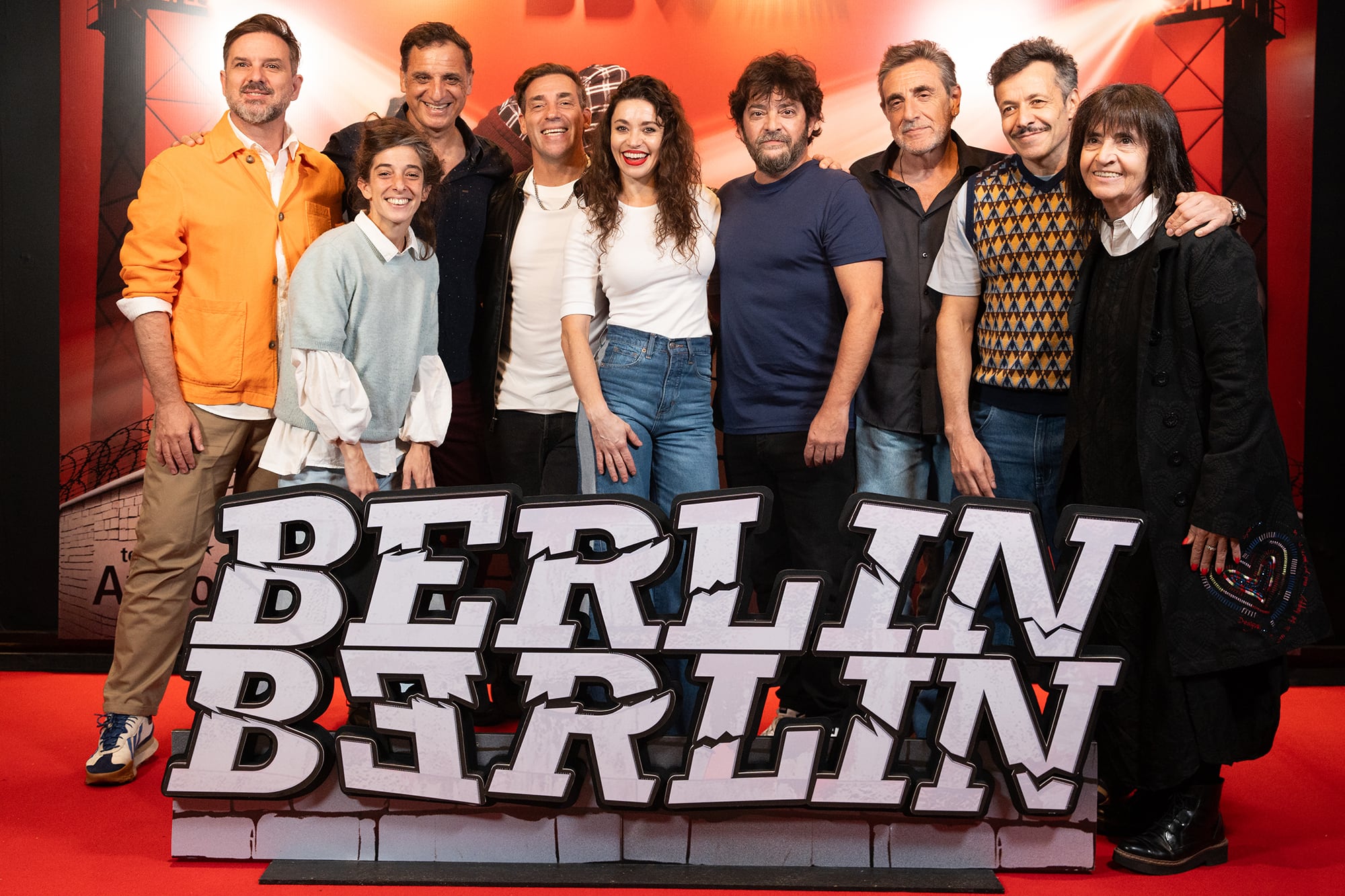 Noches de estreno: una novia orgullosa, un productor enamorado y una cumbre de comediantes en la calle Corrientes 16 El miércoles se llevó a cabo otro prometedor estreno, el de la obra Berlín, Berlín, protagonizada por Pablo Rago, Fernanda Metilli, Maxi de la Cruz y Juan Pablo Geretto, junto a Lucía Adúriz, Daniel Campomenosi, Andrés Vicente y Marcelo Savignone y bajo la dirección de Corina Fiorillo