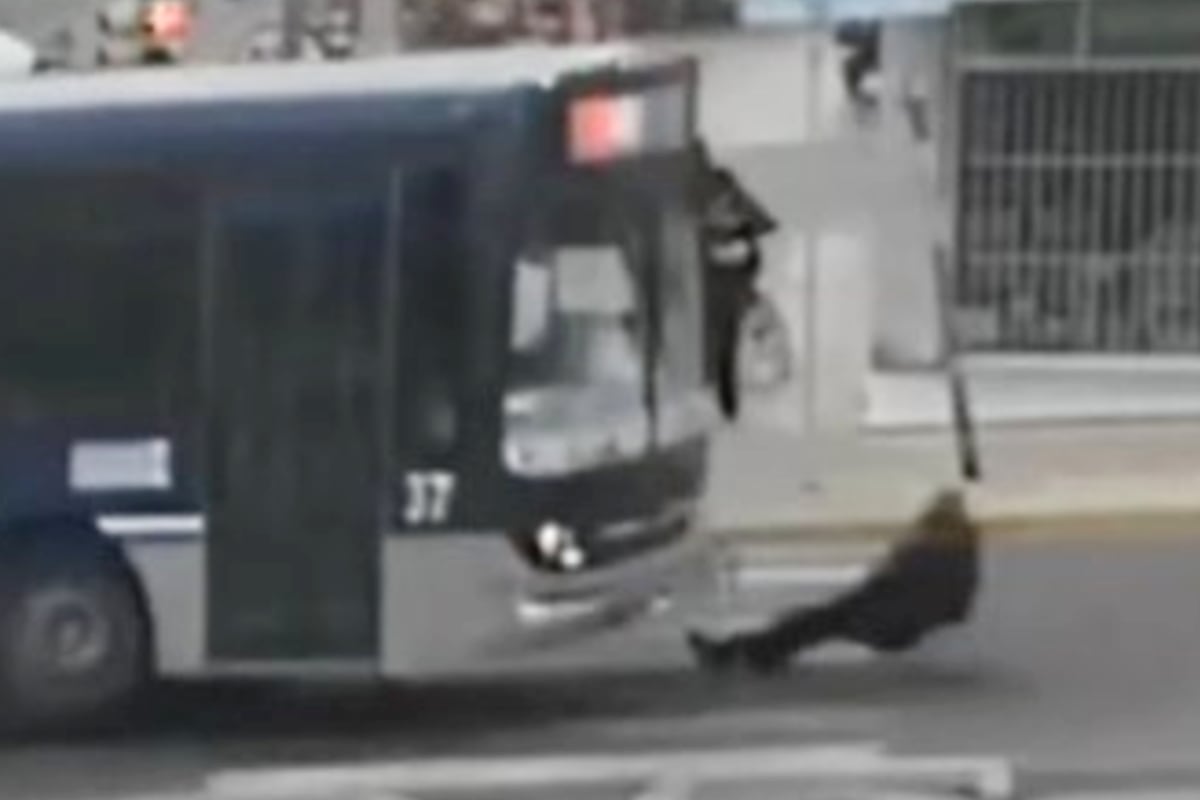 Un hombre de 70 años fue atropellado por un colectivo mientras cruzaba la calle en Mendoza