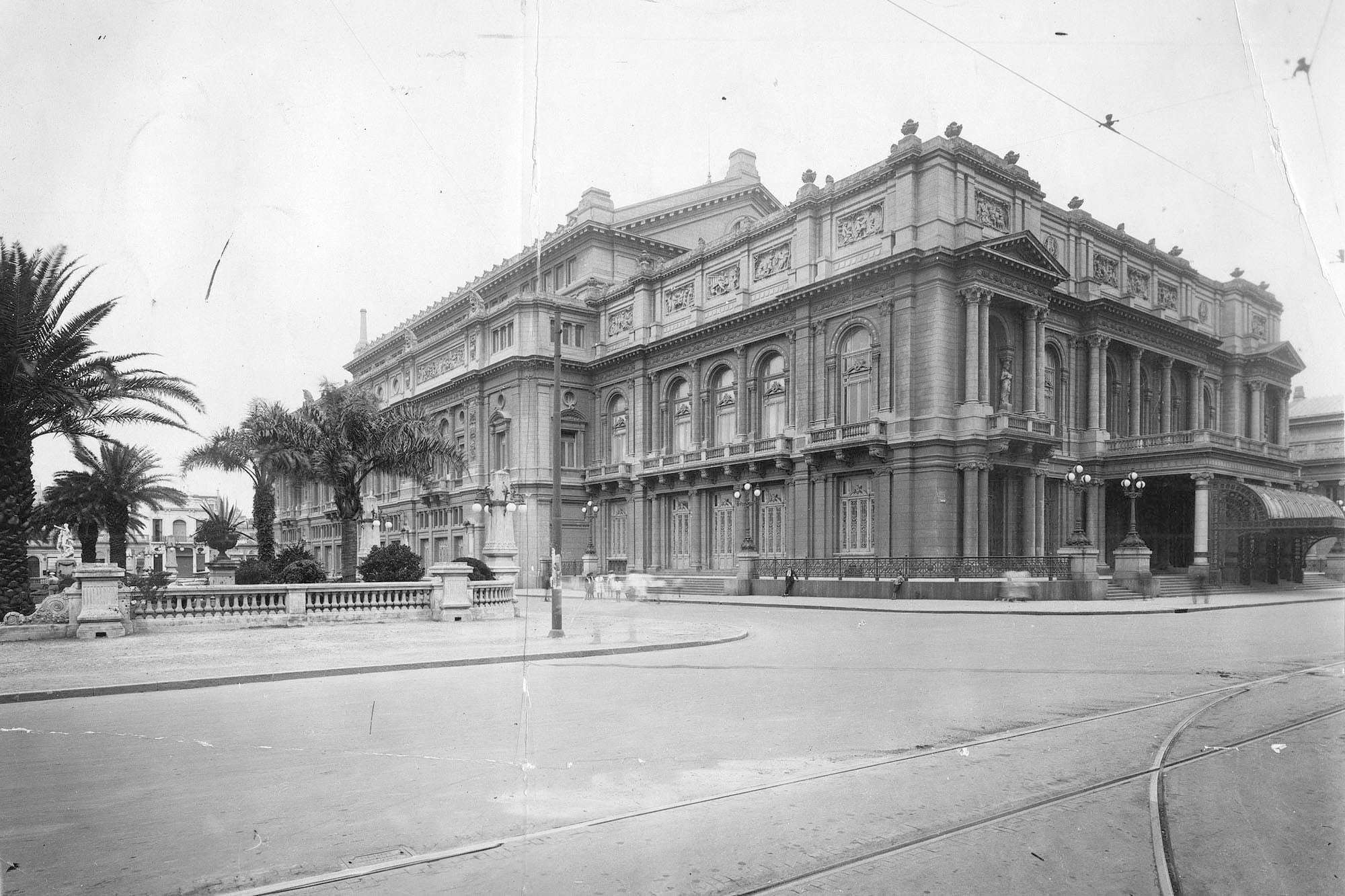 La antigua plaza del Colón diseñada por Carlos Thays, que planteaba una continuidad con Plaza Lavalle