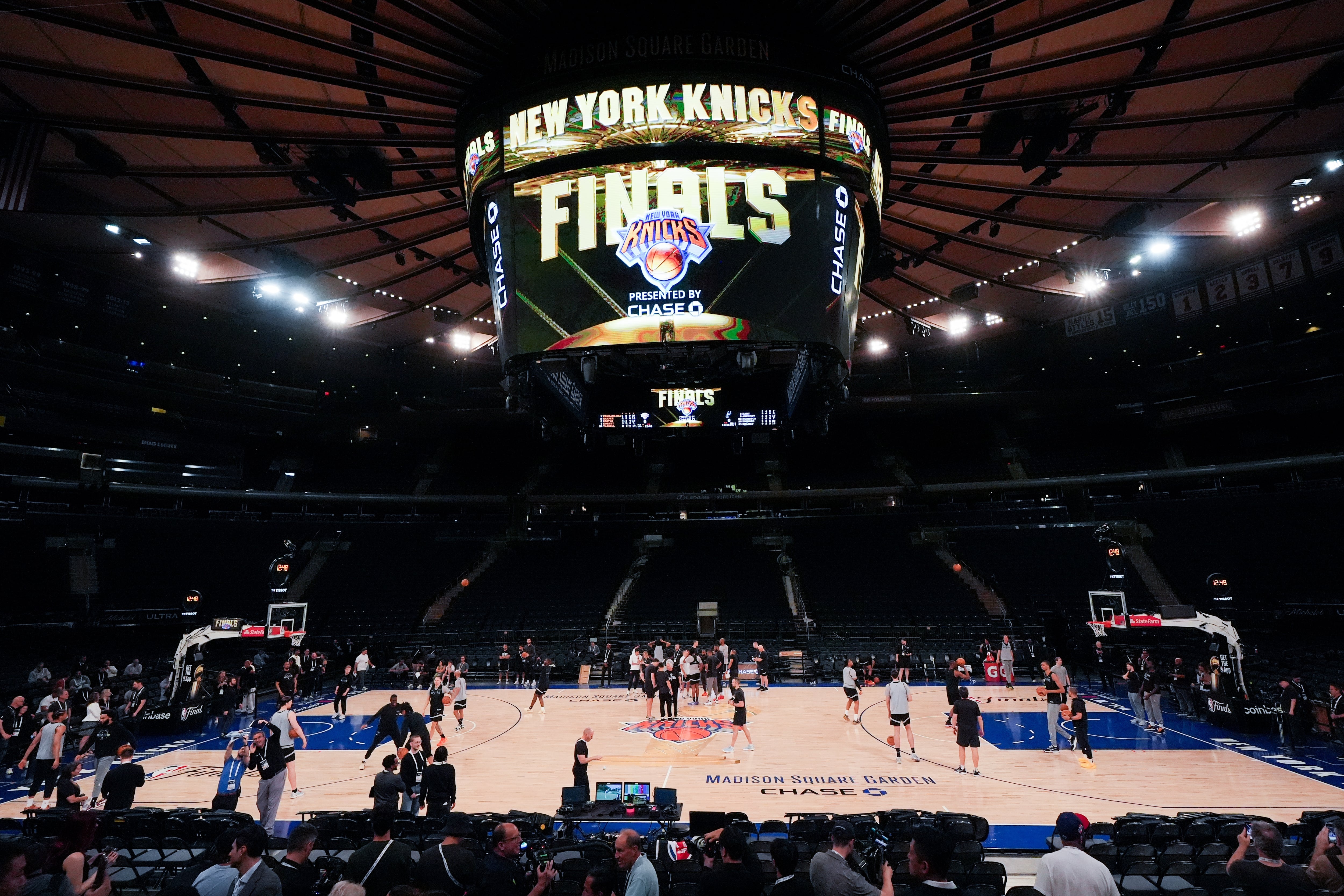 La fiesta pública (watch party) originalmente programada en las inmediaciones del Madison Square Garden debió suspenderse por disposición del Servicio Secreto