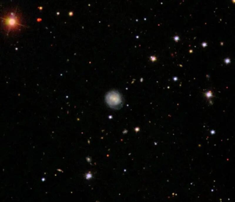 AT2018cow entró en erupción cerca de una galaxia conocida como CGCG 137-068, que se encuentra a unos 200 millones de años luz de distancia en la constelación de Hércules.