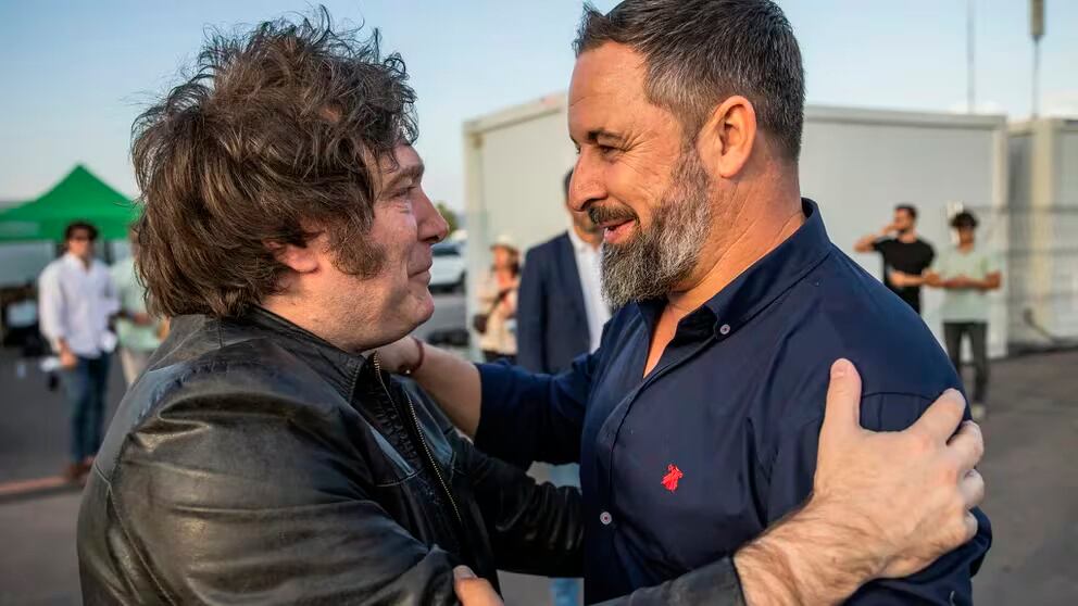 Javier Milei y Santiago Abascal lider de VOX España