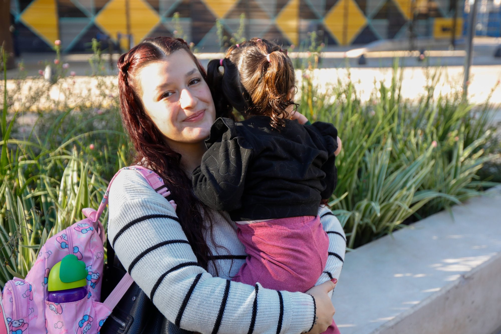 Johana planea anotarse en la universidad para seguir una carrera que le permita tener un mejor trabajo