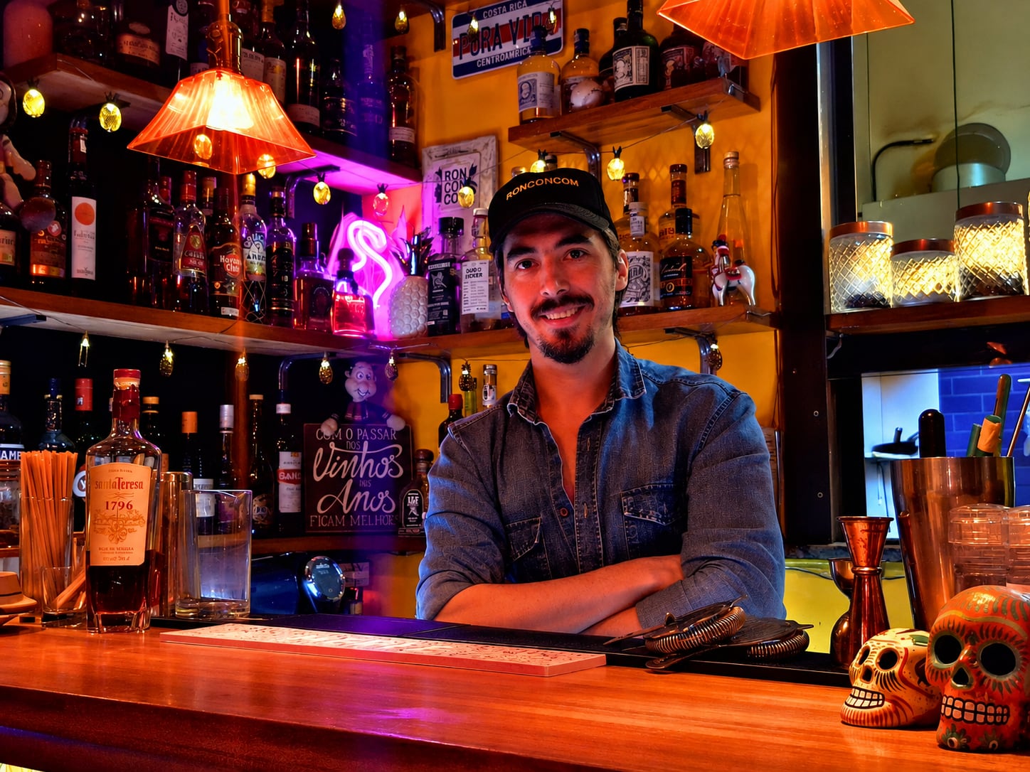 Emiliano Bruno, bartender y dueño de Ronconcon
