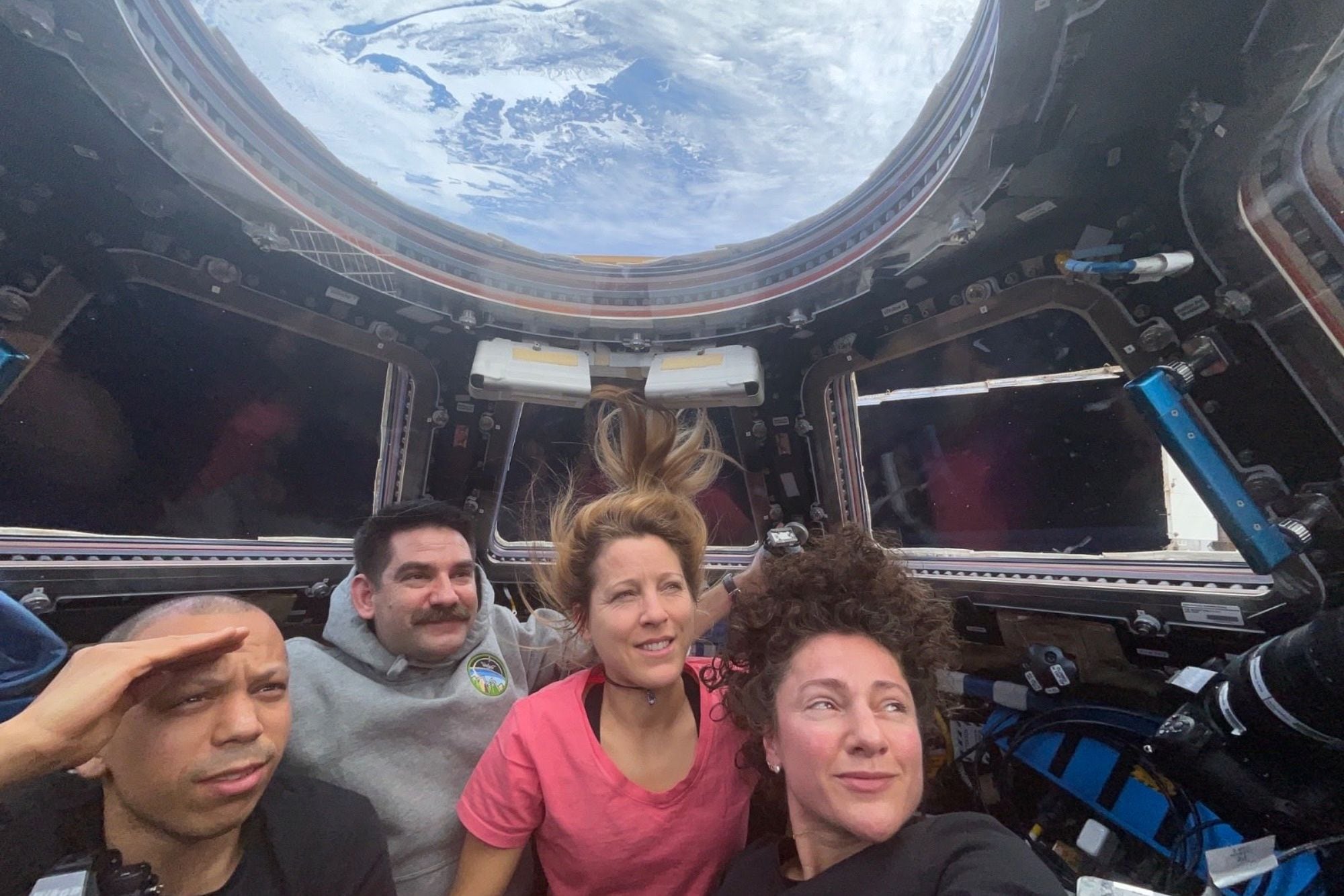 Los astronautas de la Estación Espacial Internacional se mostraron expectantes por el regreso de la misión Artemis II