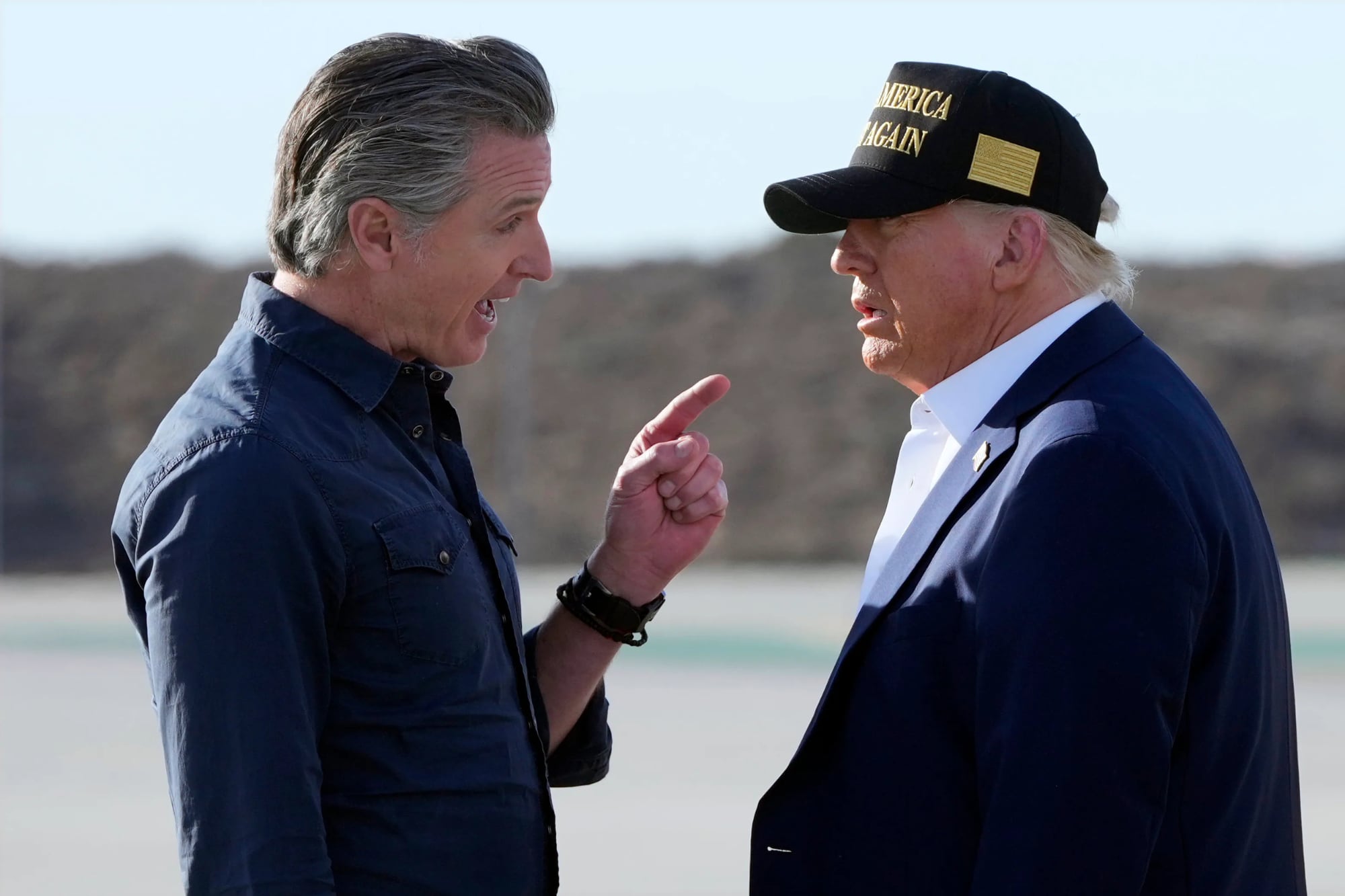 El gobernador Newsom se encontró con el presidente Donald Trump cuando ocurrieron los incendios de 2025