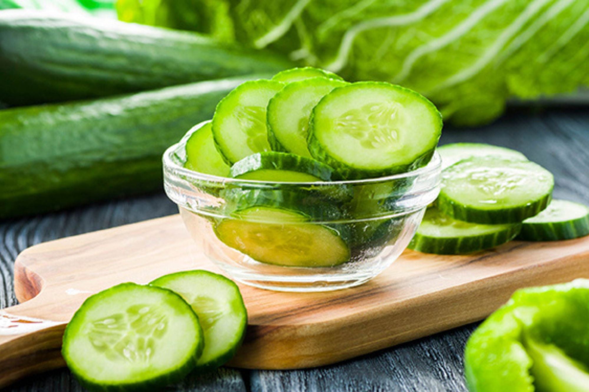 Con casi un 95% de agua, el pepino es uno de los alimentos más hidratantes que existen