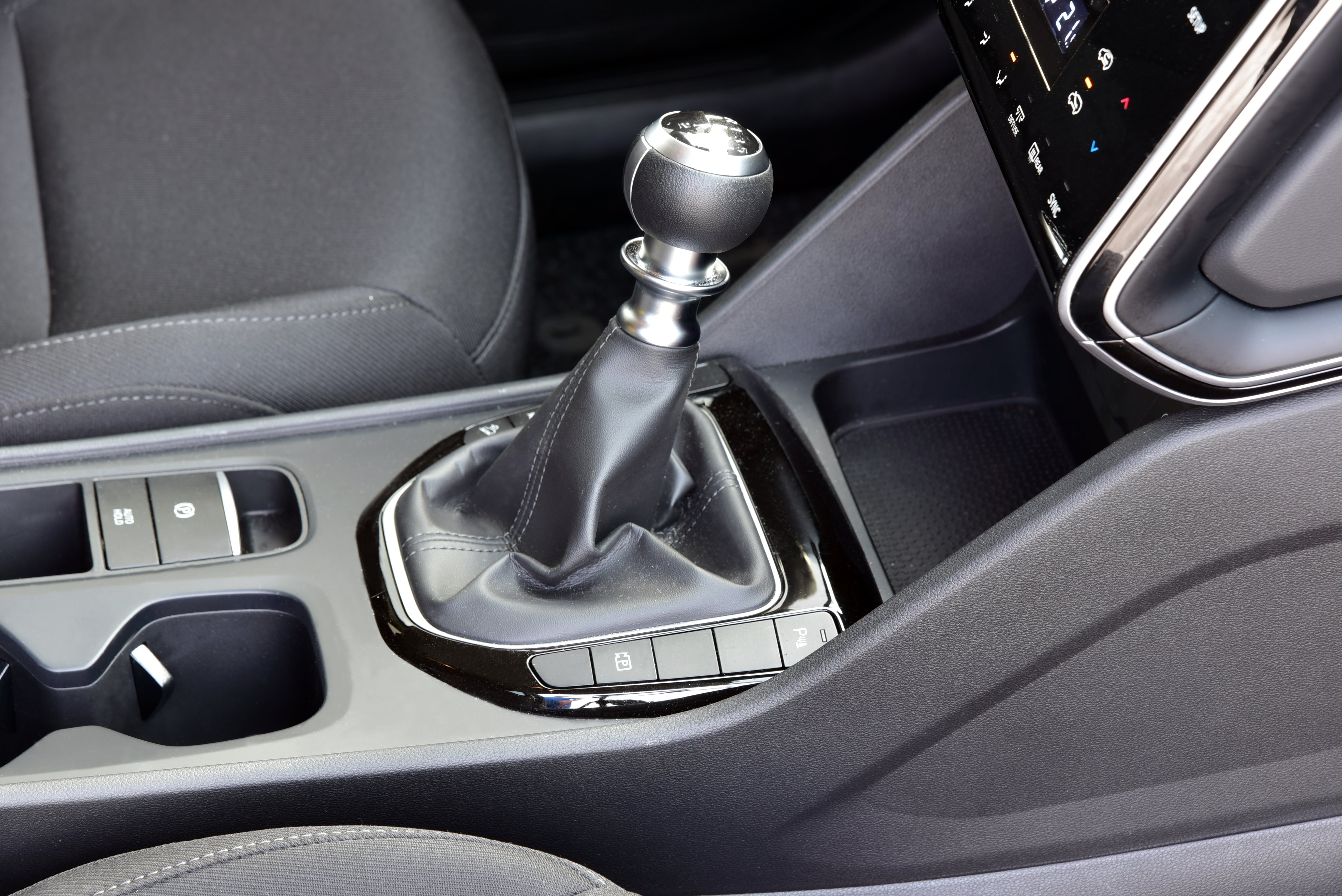 Al dejar el auto en cambio se fuerza la caja de manera innecesaria y se incrementa el riesgo al momento de arrancar