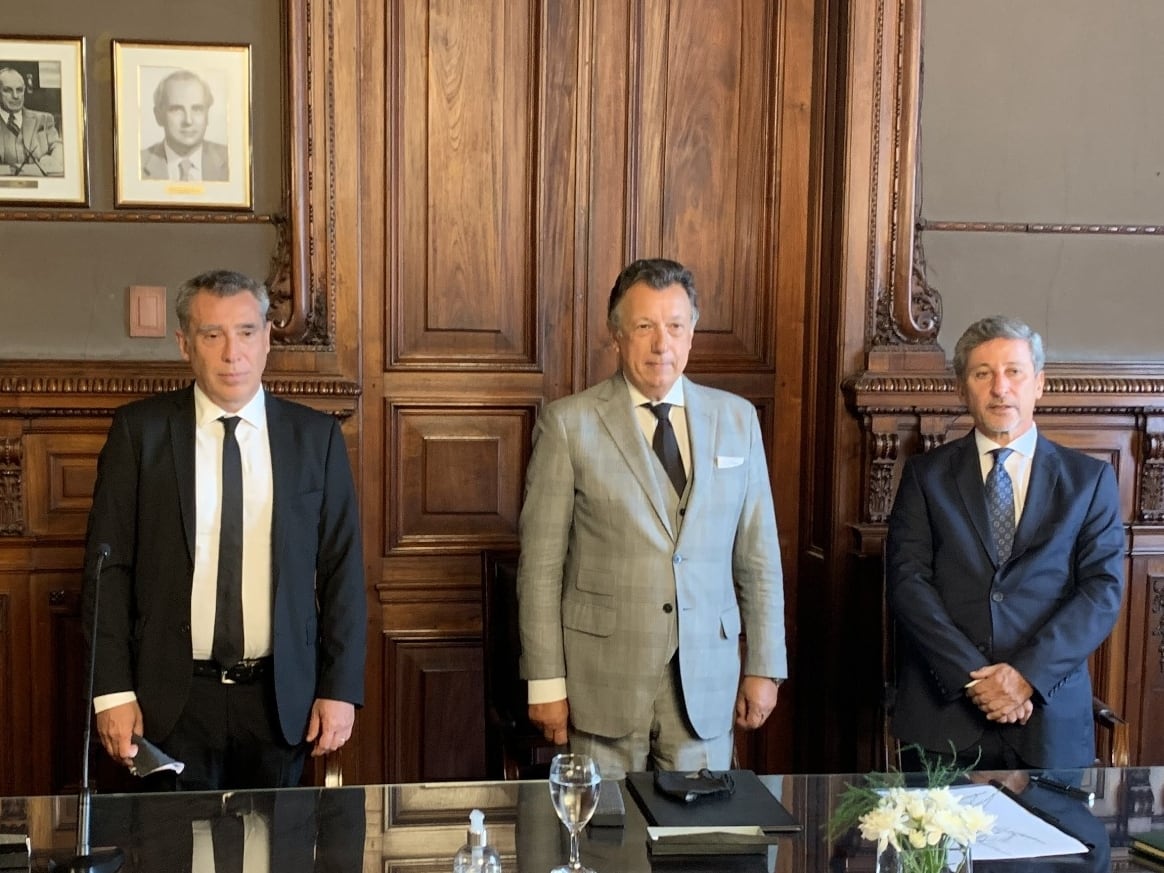 Los jueces de la CNE Santiago Corcuera, Alberto Dalla Vía y Daniel Bejas