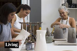 Visitamos la colorida casa y el taller de la gran ceramista Ángeles Castro Corbat